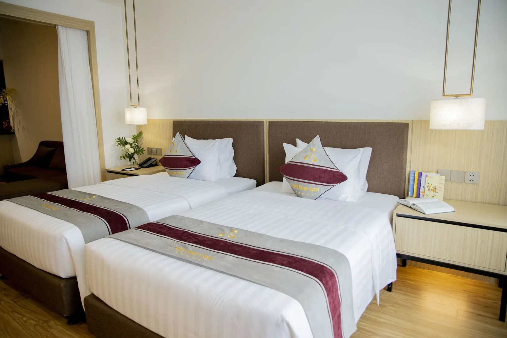 Pearl River Hotel & Apartment