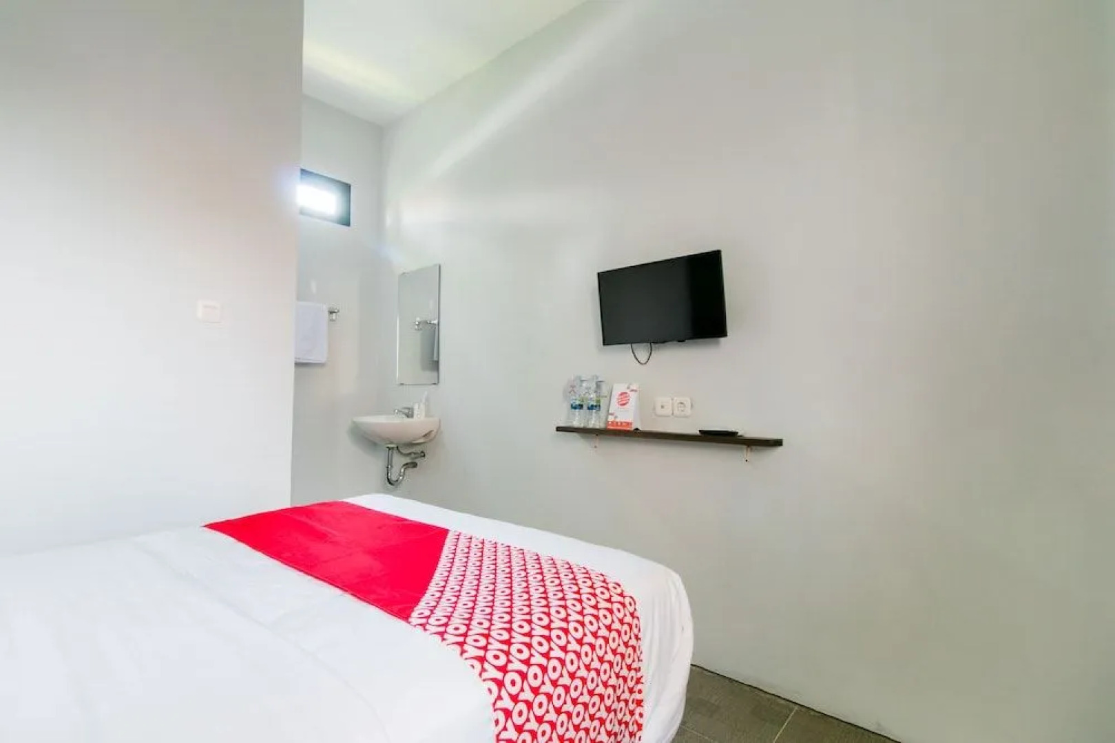 Oyo 1898 Louise Place