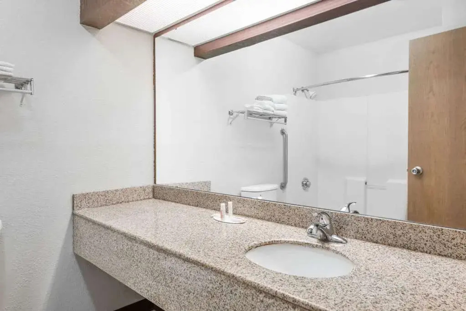 Days Inn & Suites by Wyndham Casey