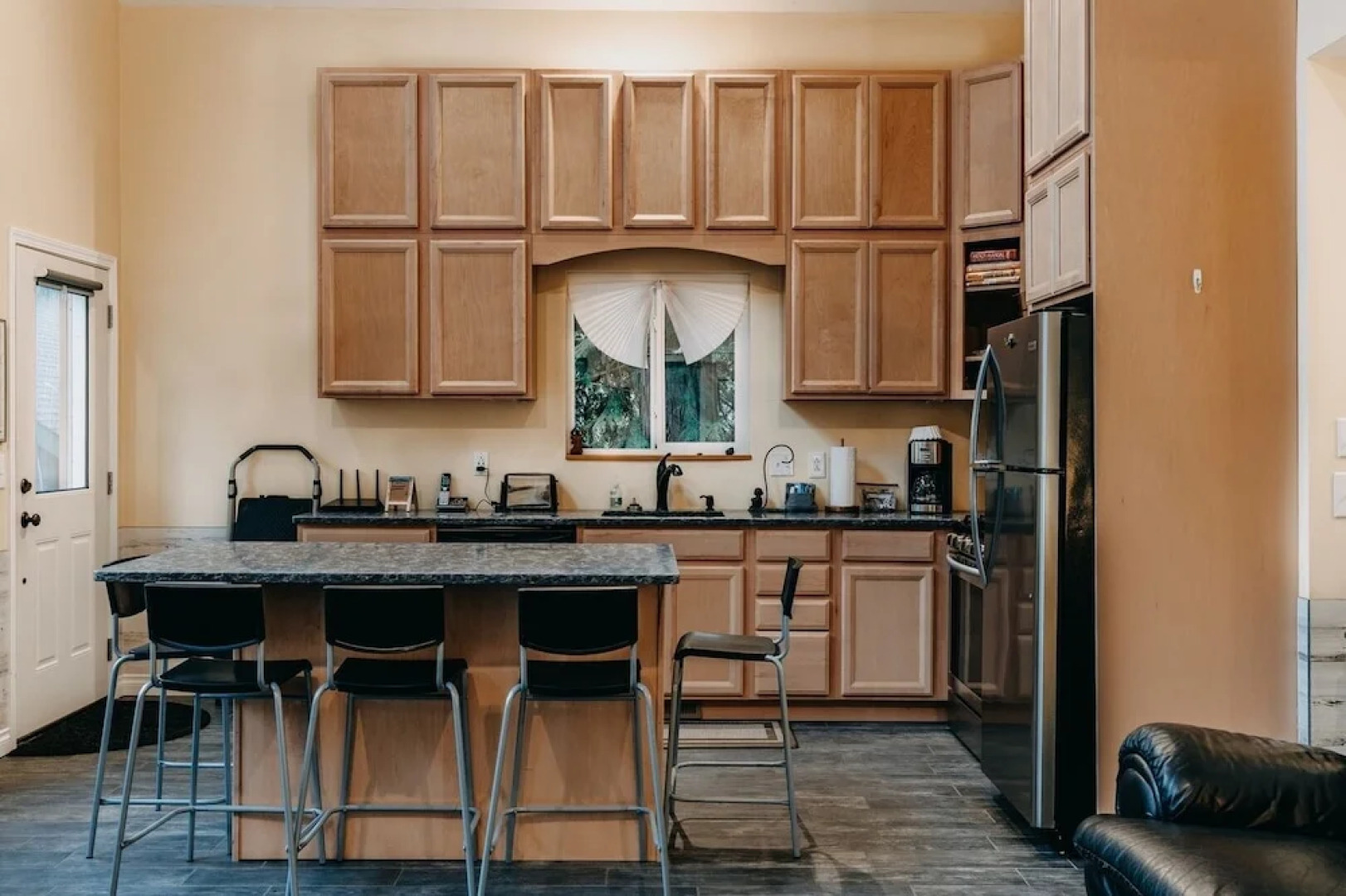 02gs - Hot Tub - Wifi - D/w - W/d - Sleeps 8 2 Bedroom Home by RedAwning