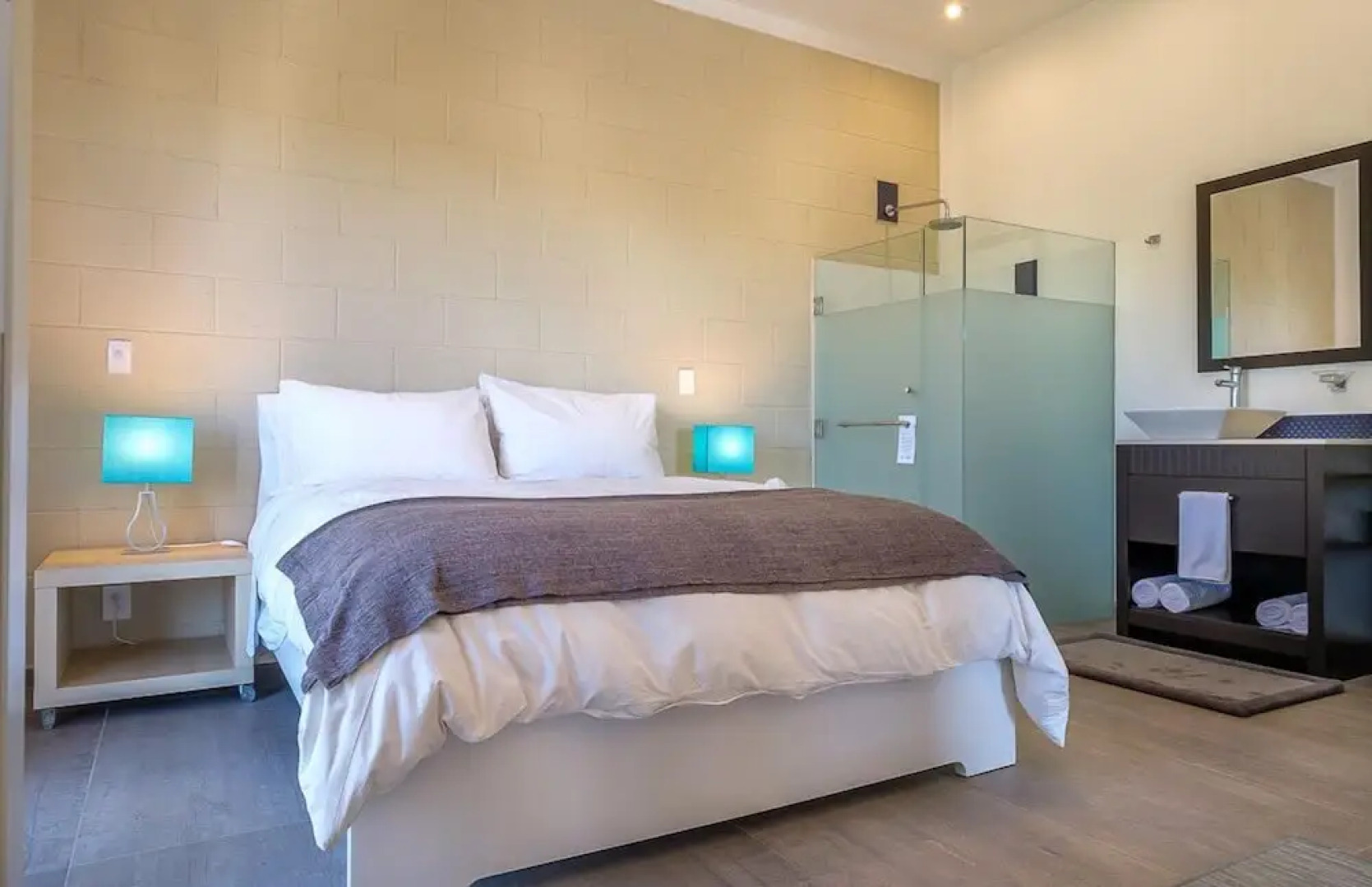 The Vibe Bed & Breakfast - Adults Only