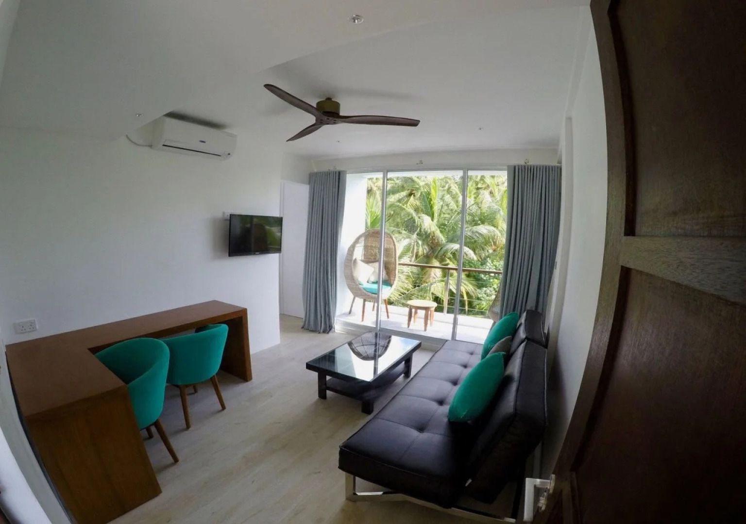 TME Retreats Dhigurah