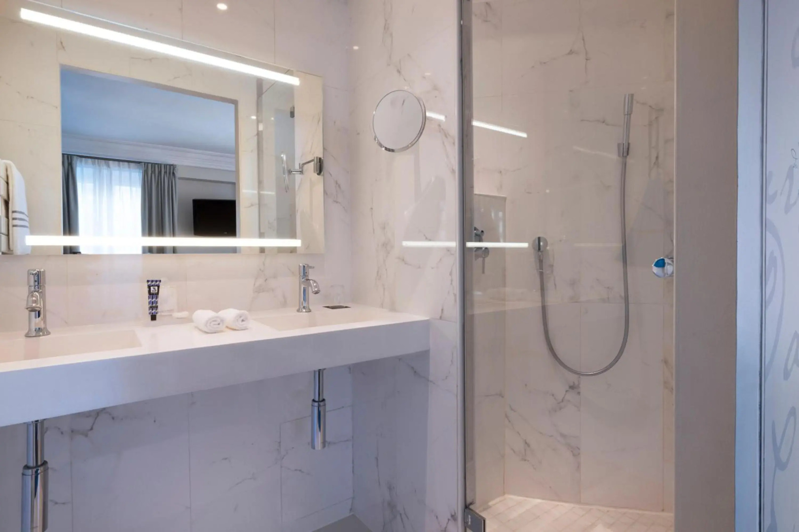 Renaissance Paris Arc de Triomphe Hotel