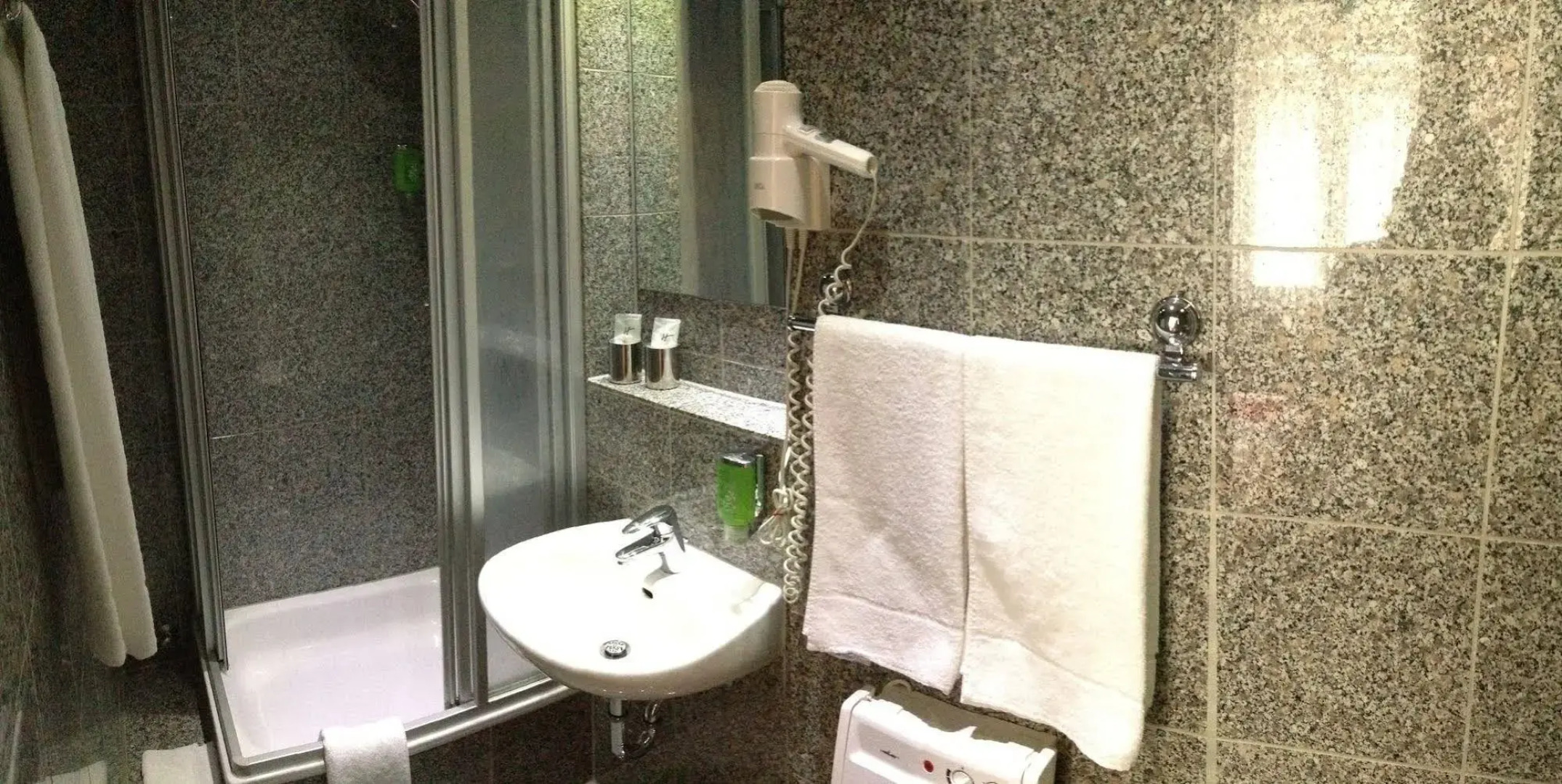 Hotel H.E.Y.M.A.N.N.