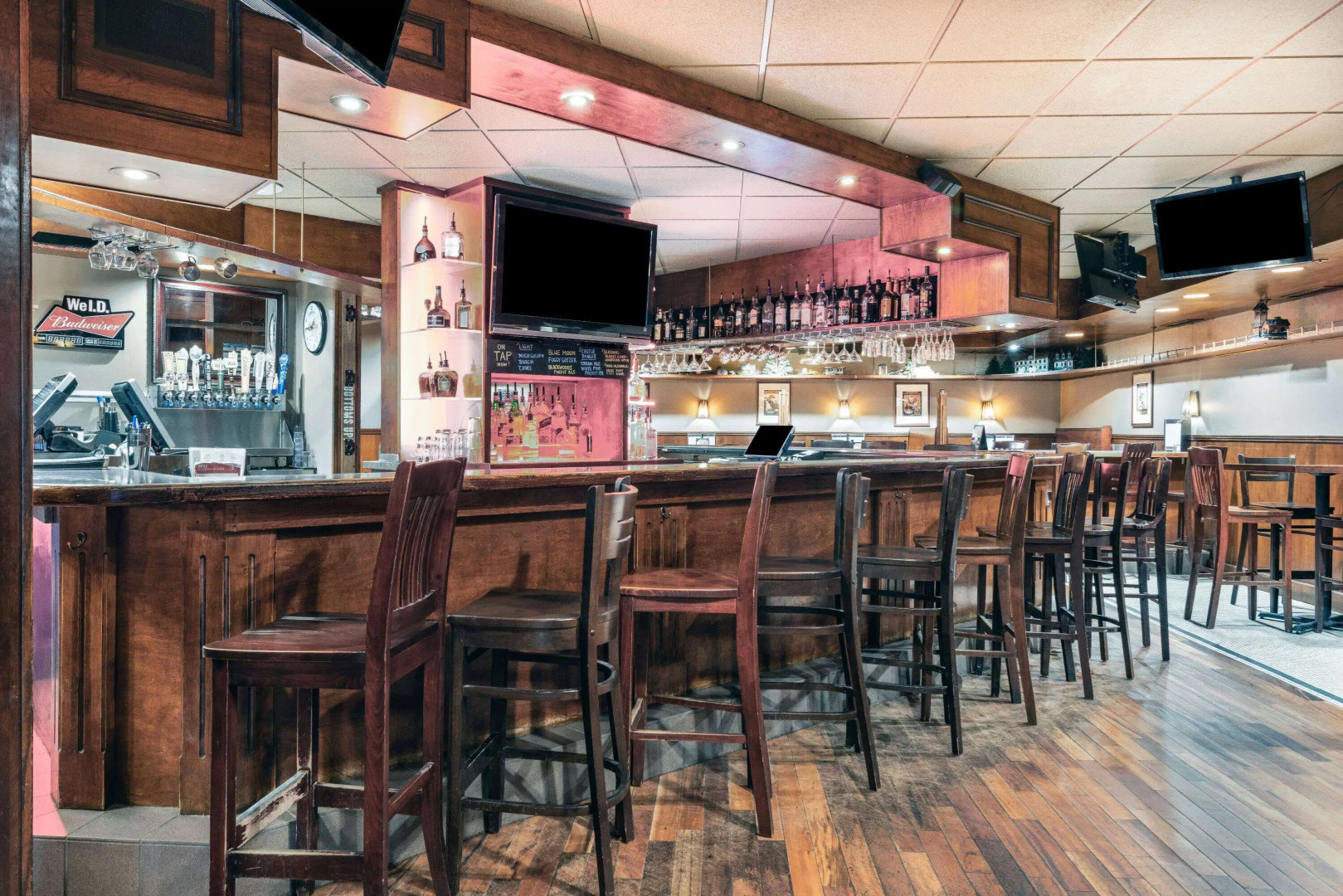 AmericInn by Wyndham Duluth South Black Woods Event Center