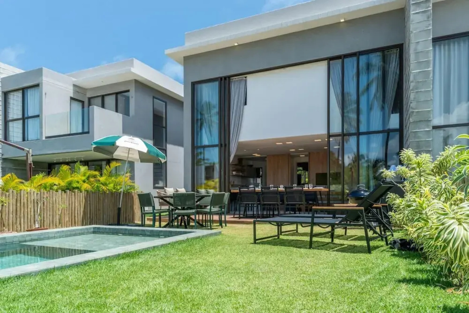 Incr vel Casa com Piscina Condom nio p na Areia