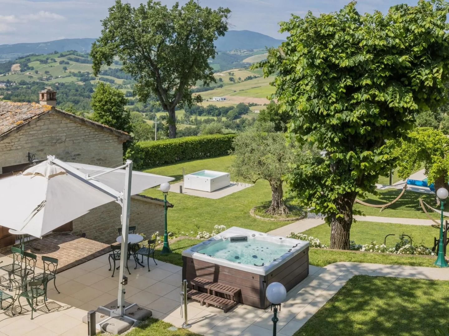 Exclusive Outdoor 2 Bubble Baths, Heated Pool, Gym