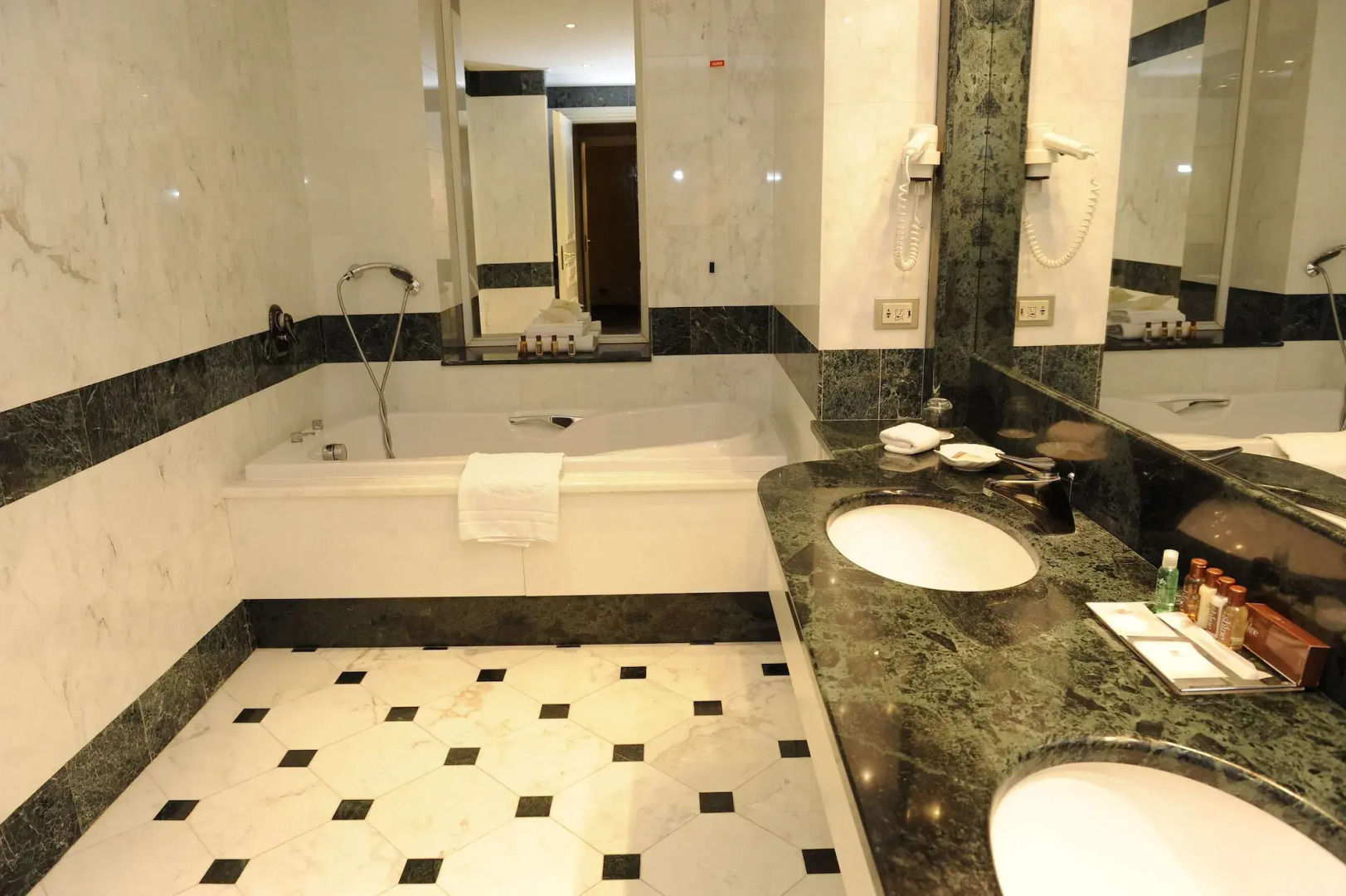 Tower Genova Airport Hotel & Conference Center