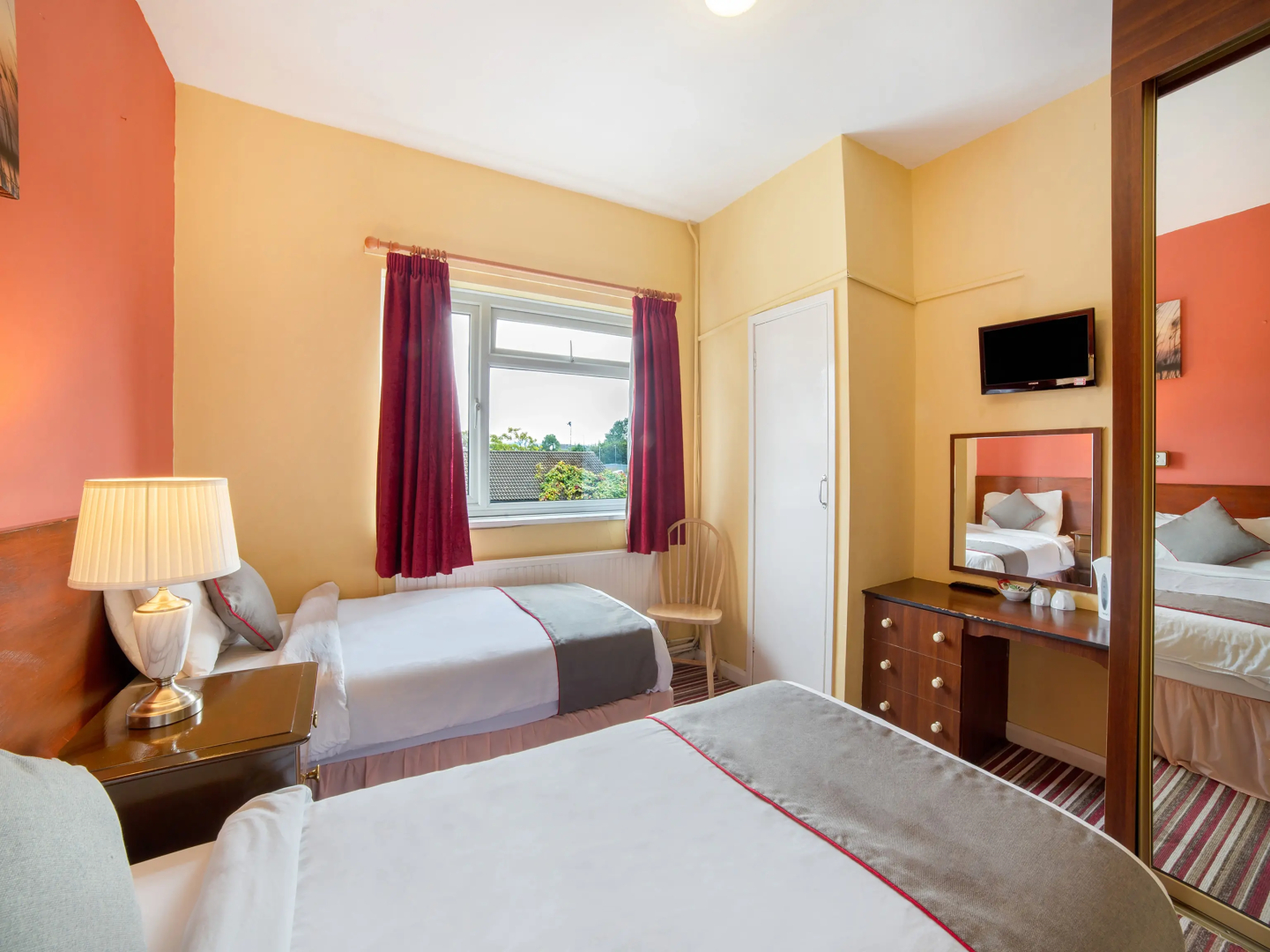 OYO The Royal Hotel