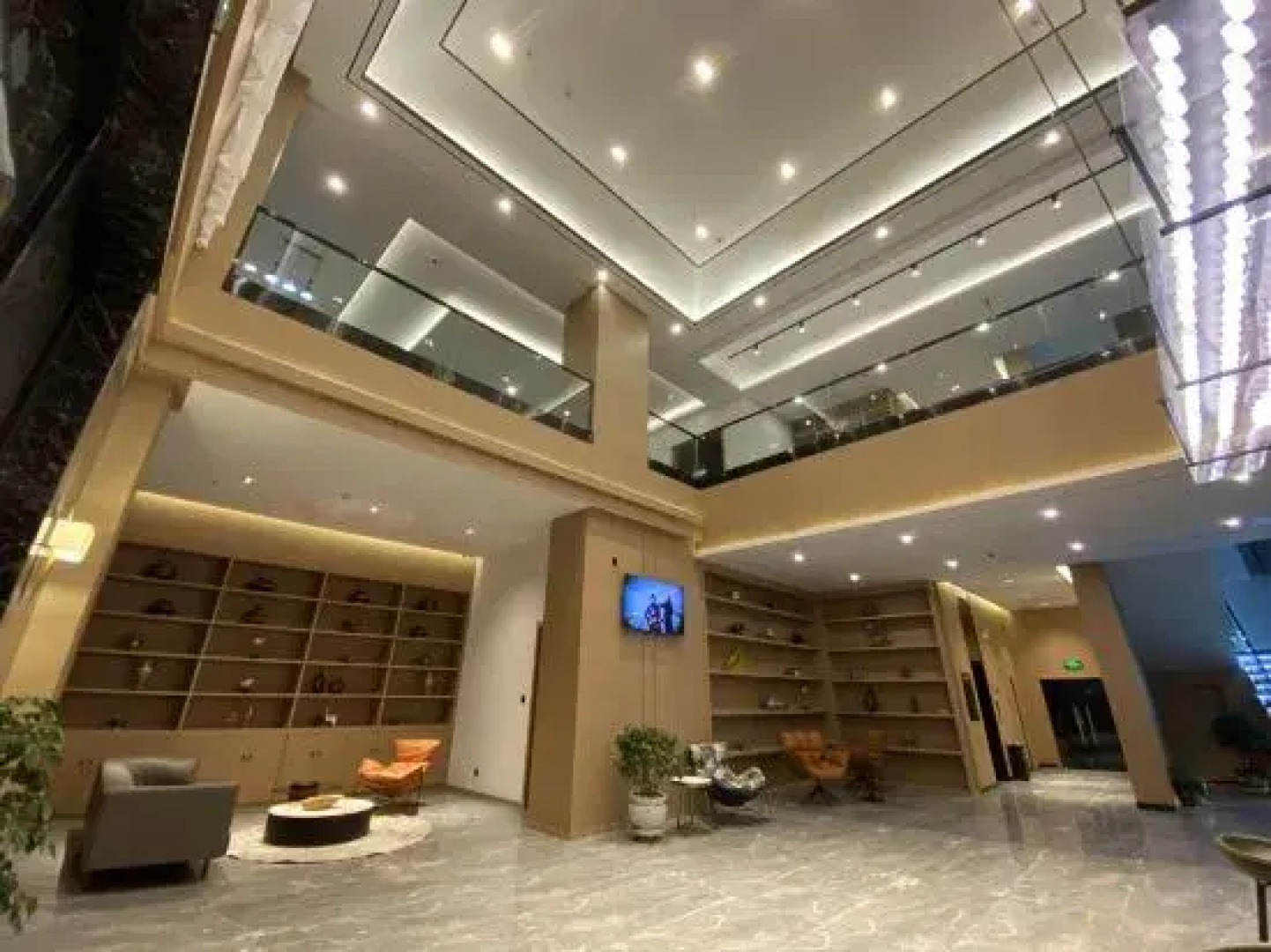 Garze Chin lives in a hotel