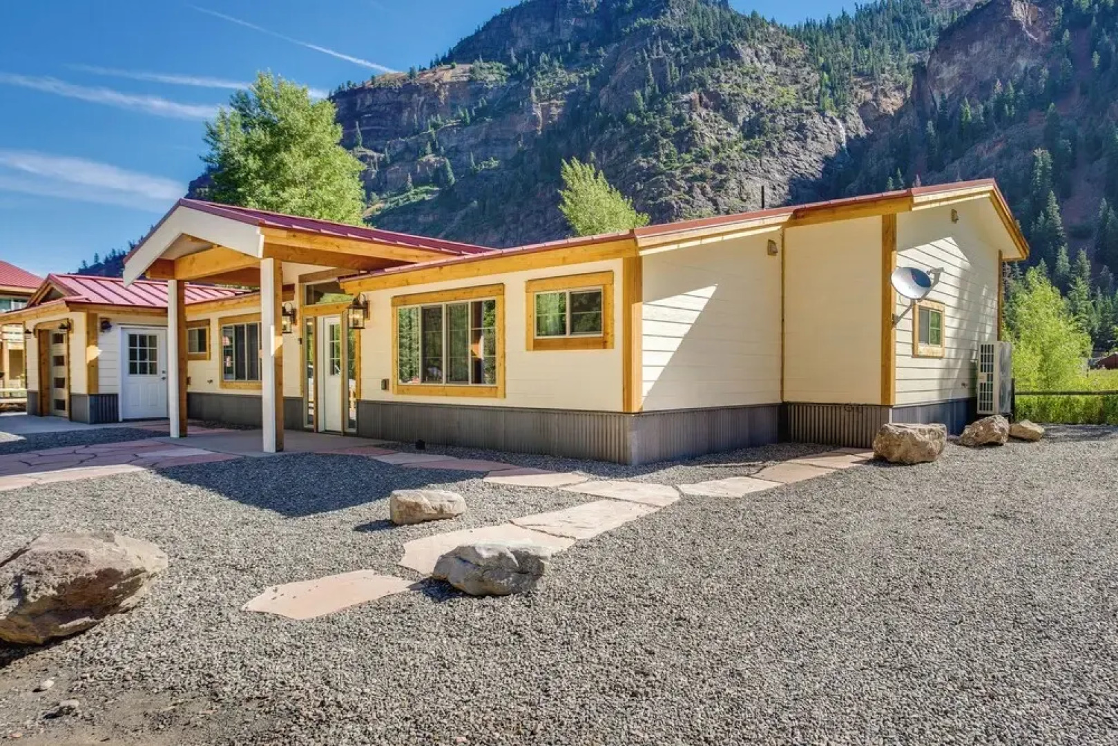 Riverfront Ouray Vacation Home ~ 1 Mi to Downtown!