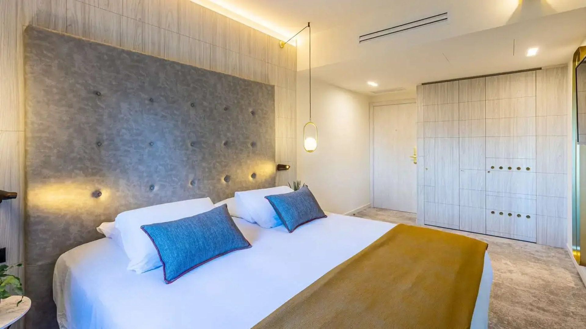 Domaine de Dolomieu, BW Premier Collection