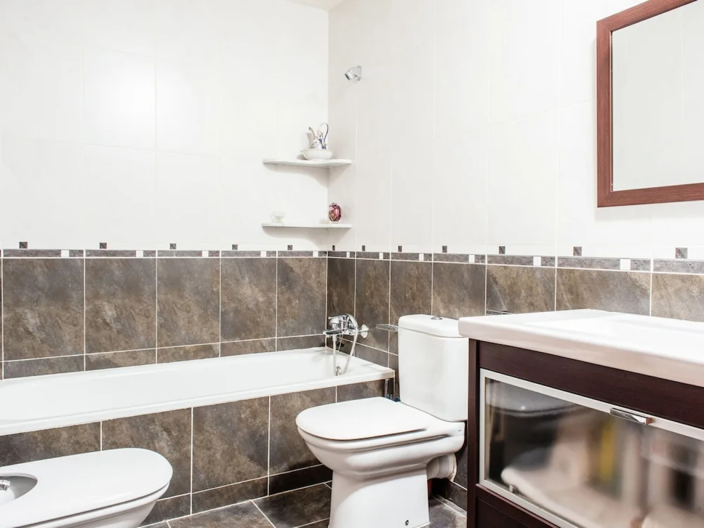 Pretty Holiday Home in Sant Pere Pescador With Swimming Pool