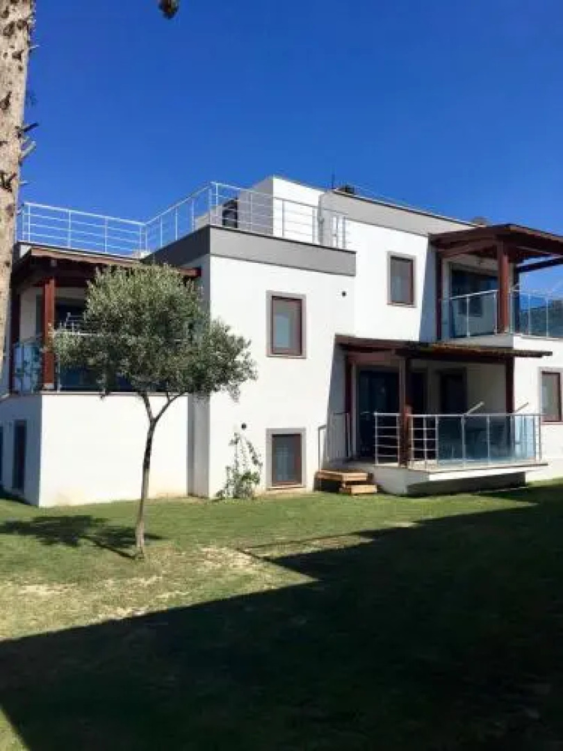 Parilti Beach & Apartments