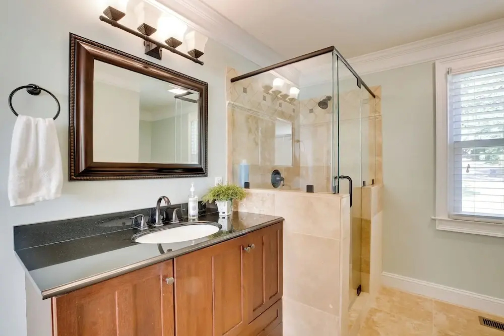 Contemporary Athens Home < 2 Miles to Uga!