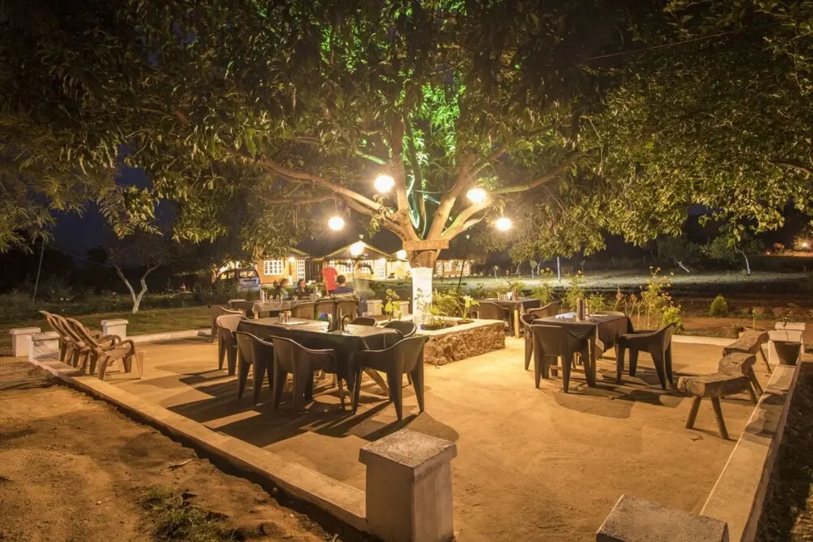 WOW STAYZ2 Pachmarhi Foothill Cottages