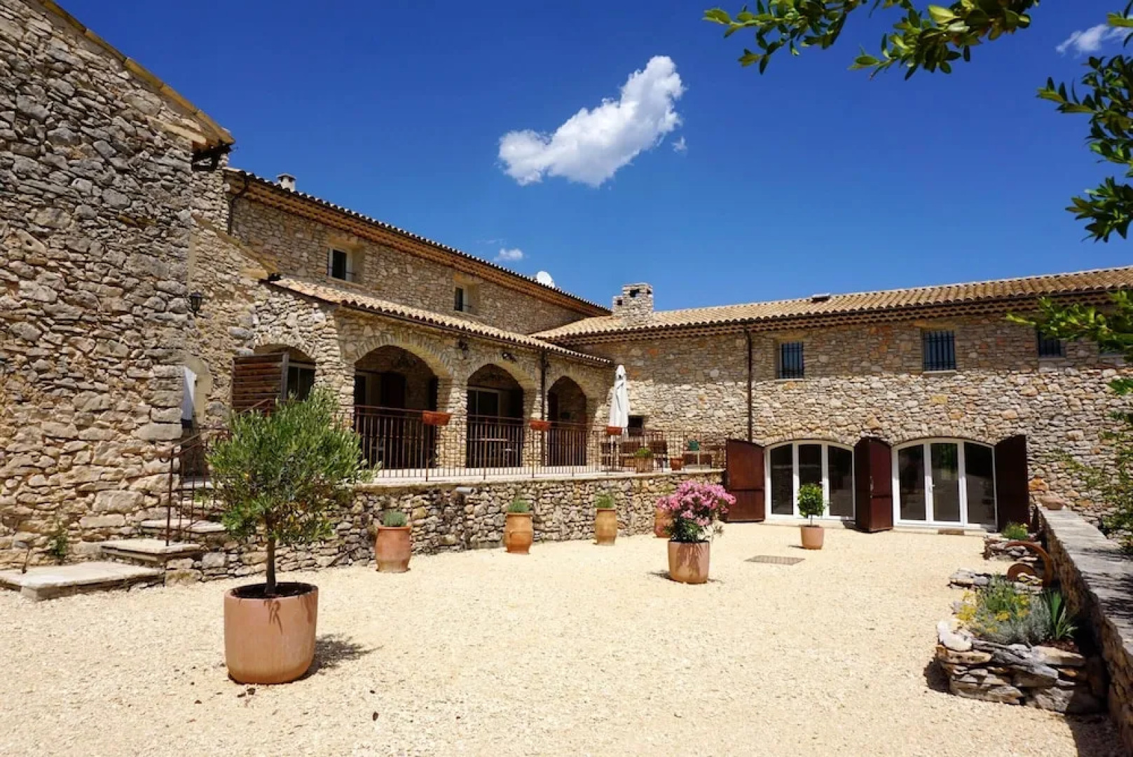 Villa With 4 Bedrooms in Simaine La Rotonde, With Shared Pool, Furnished Garden and Wifi