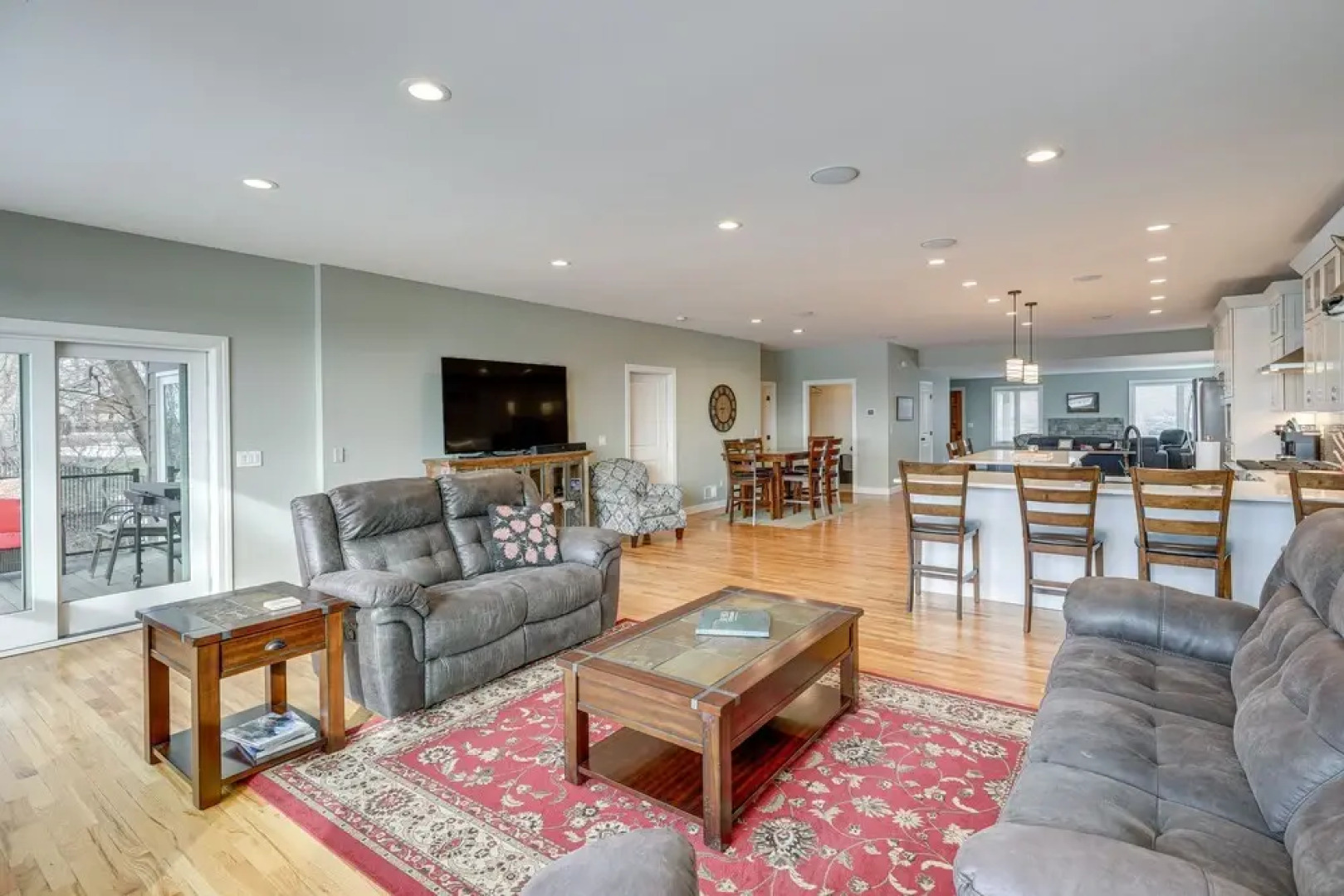 Yankton Vacation Home w/ Hot Tub & River Views