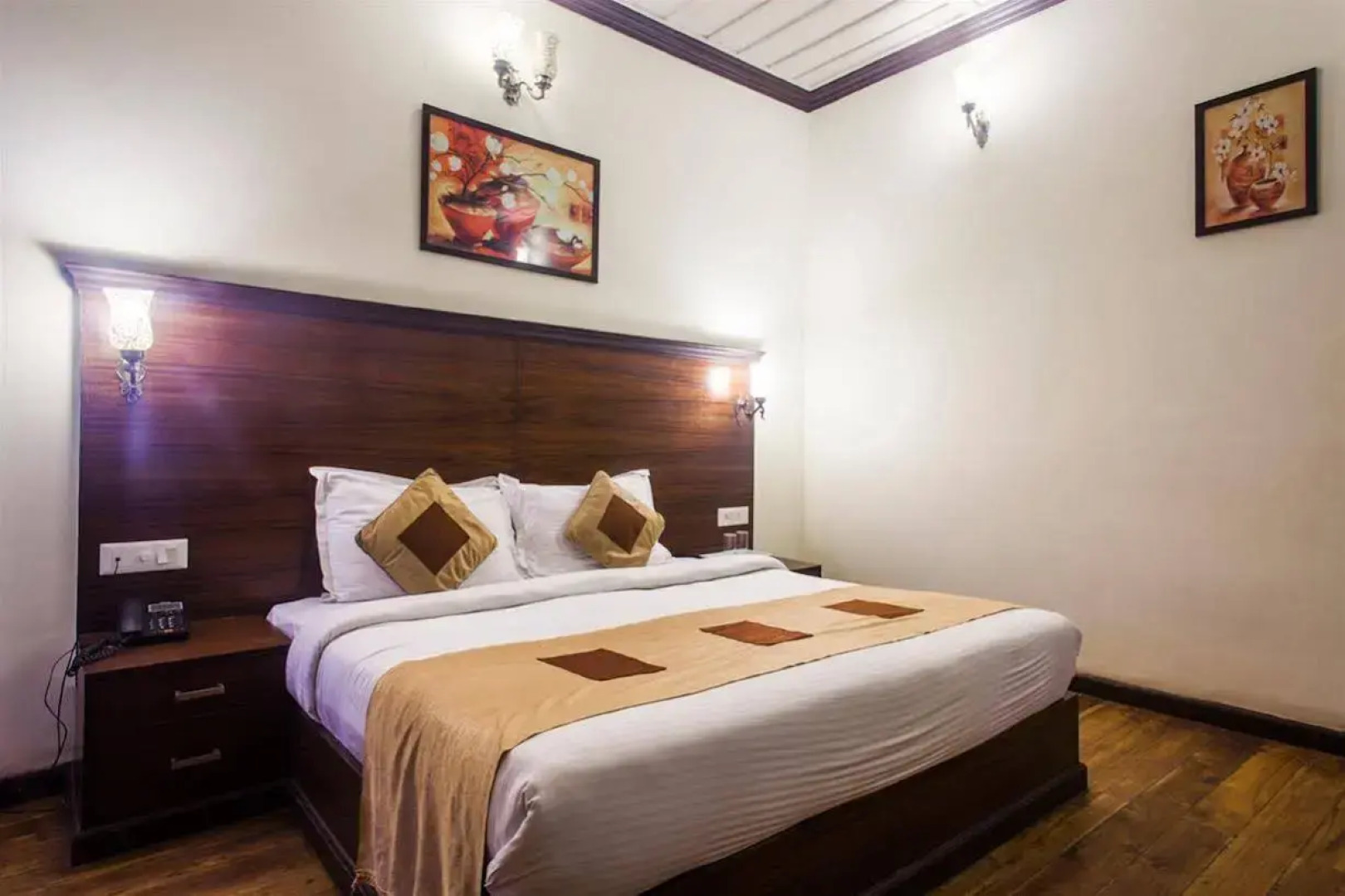 OYO 11839 Hotel Paradise Mansion