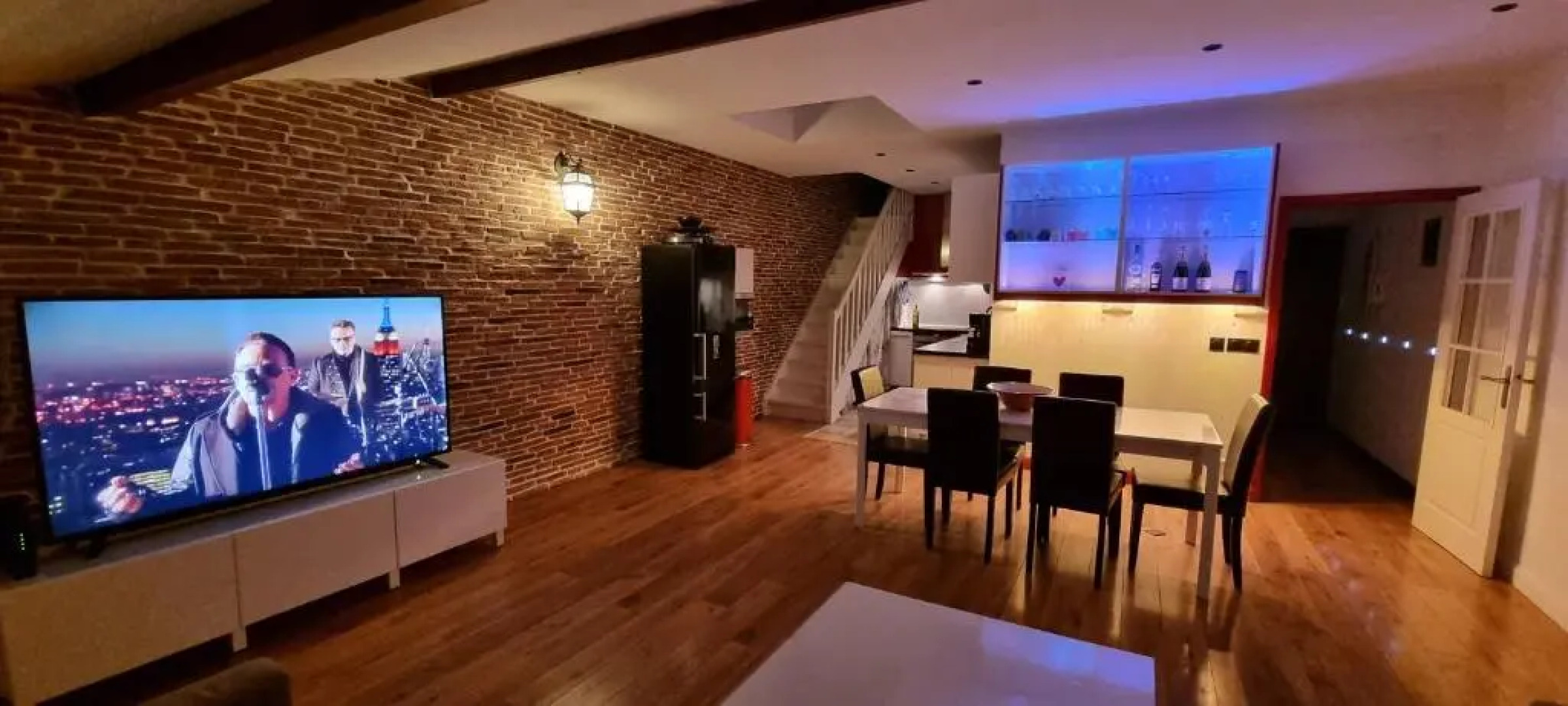 Chambre d'Hôtes sde, wc privé climatisé dans loft 80m2 Espace commun avec les habitants Salon et cuisine