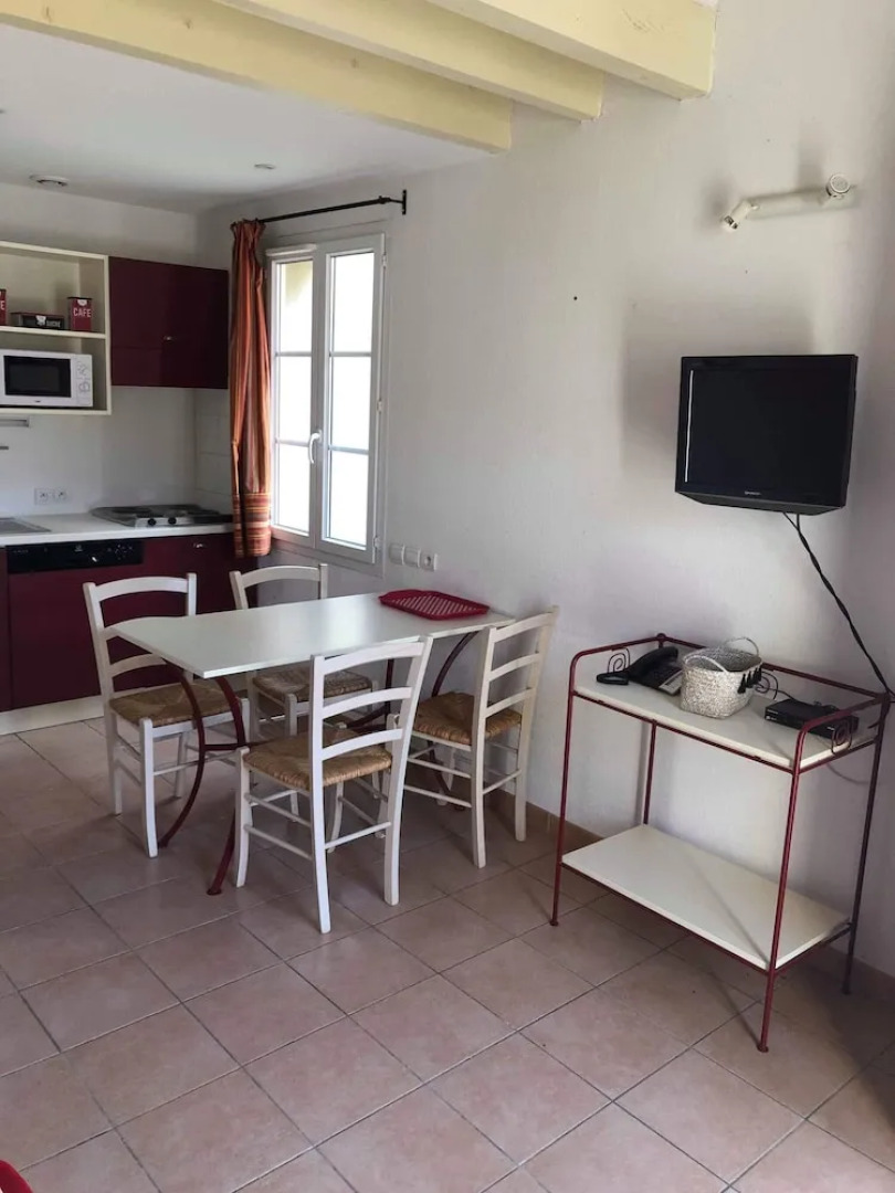 House With one Bedroom in Gallargues-le-montueux, With Pool Access, Furnished Terrace and Wifi - 20 km From the Beach