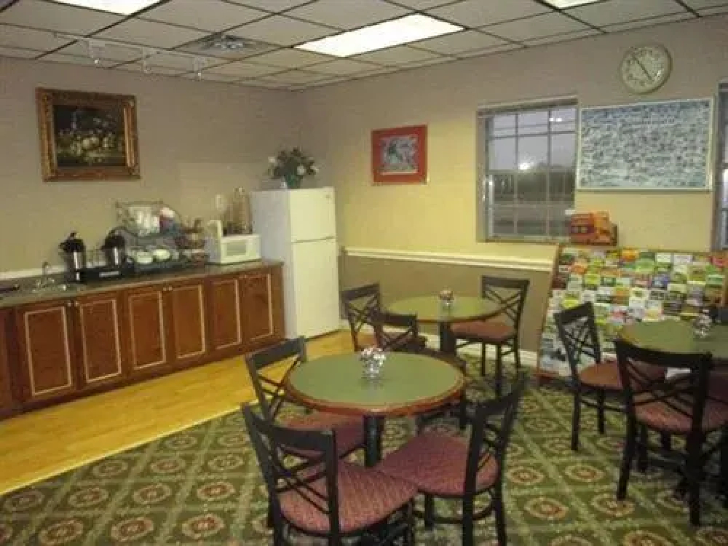 Nola Inn & Suites