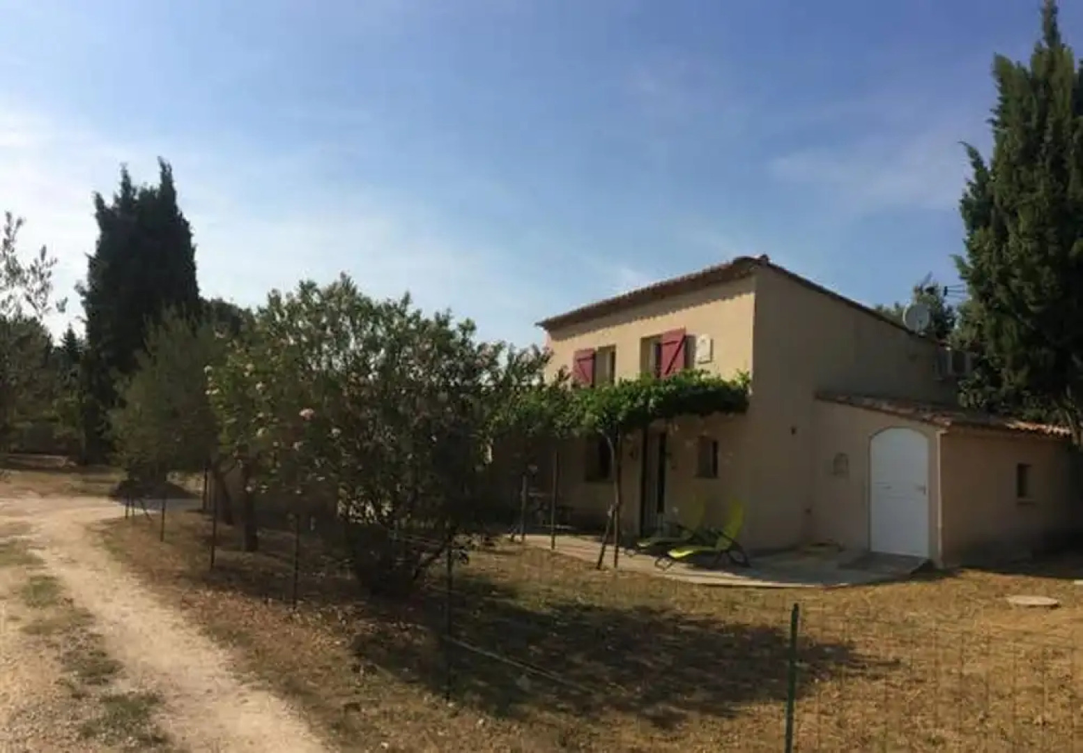 House With one Bedroom in Roquemaure, With Enclosed Garden and Wifi