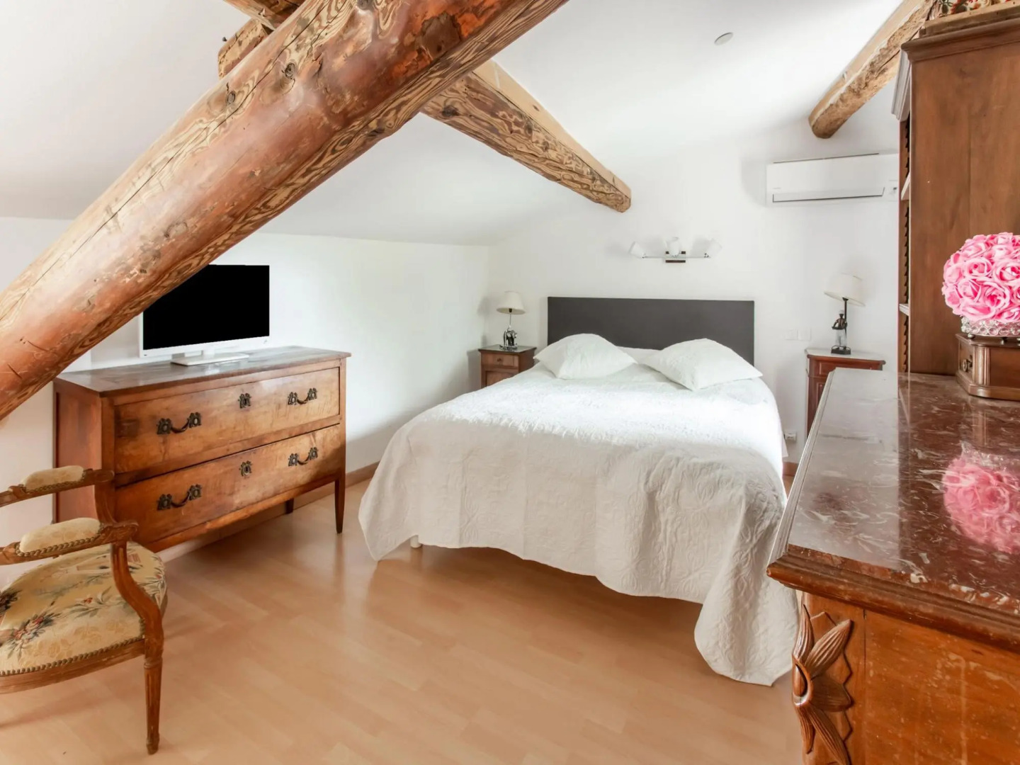 Tranquil holiday home in Cébazan with private pool