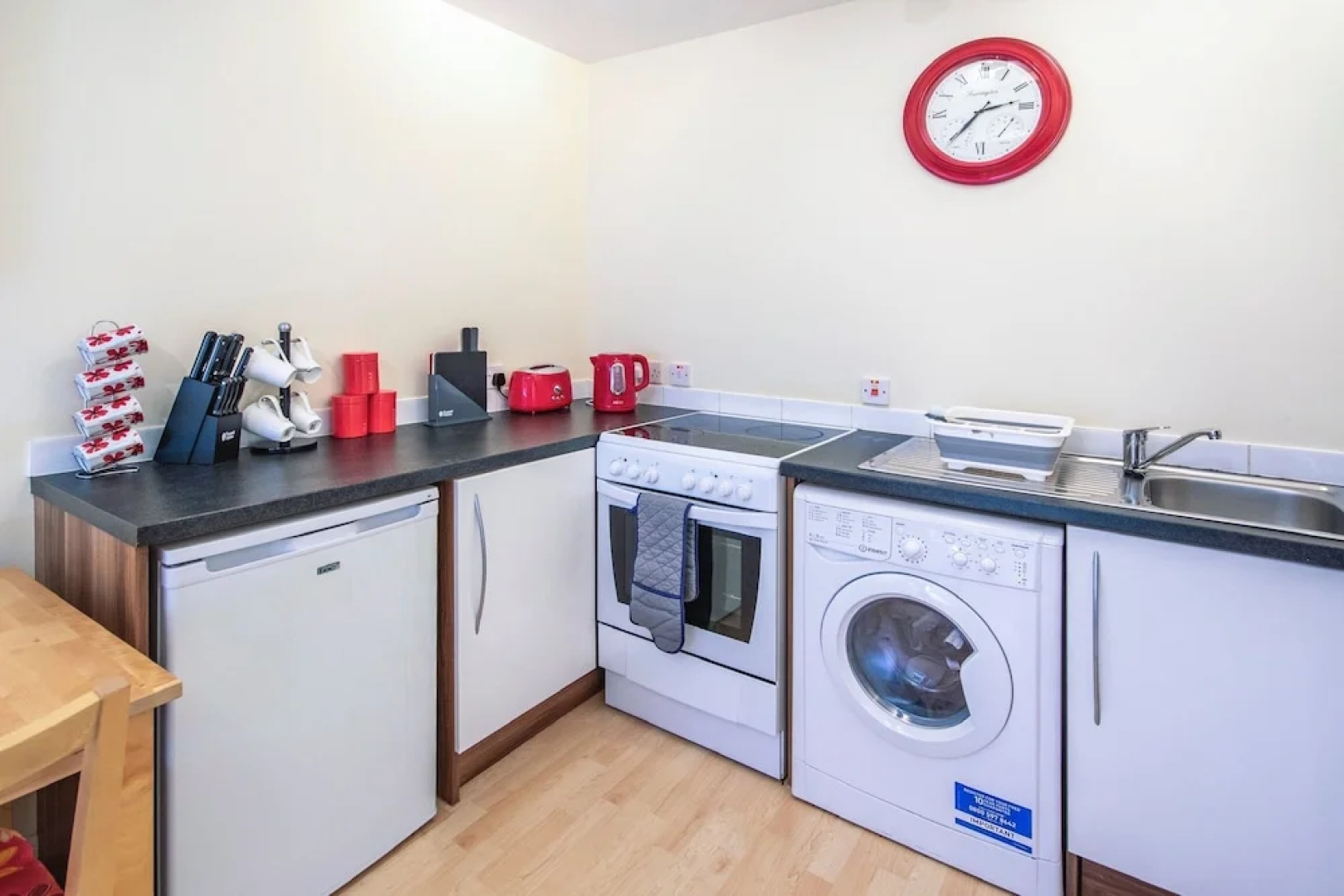5 Varis Apartments