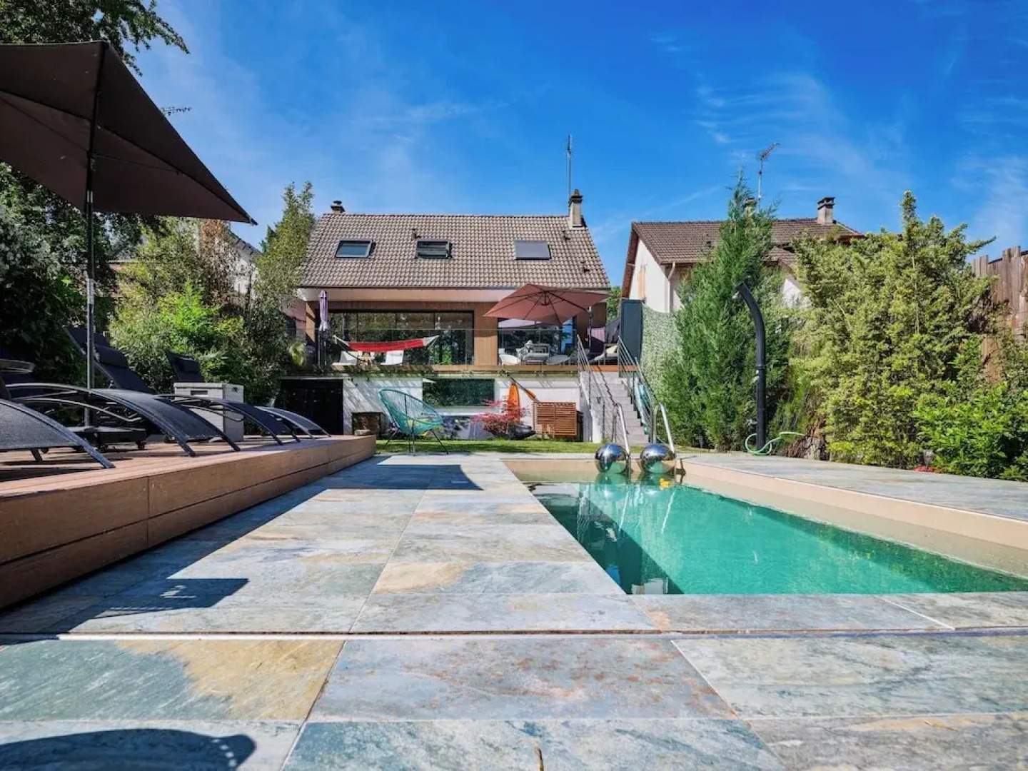 Paris Garden River residence