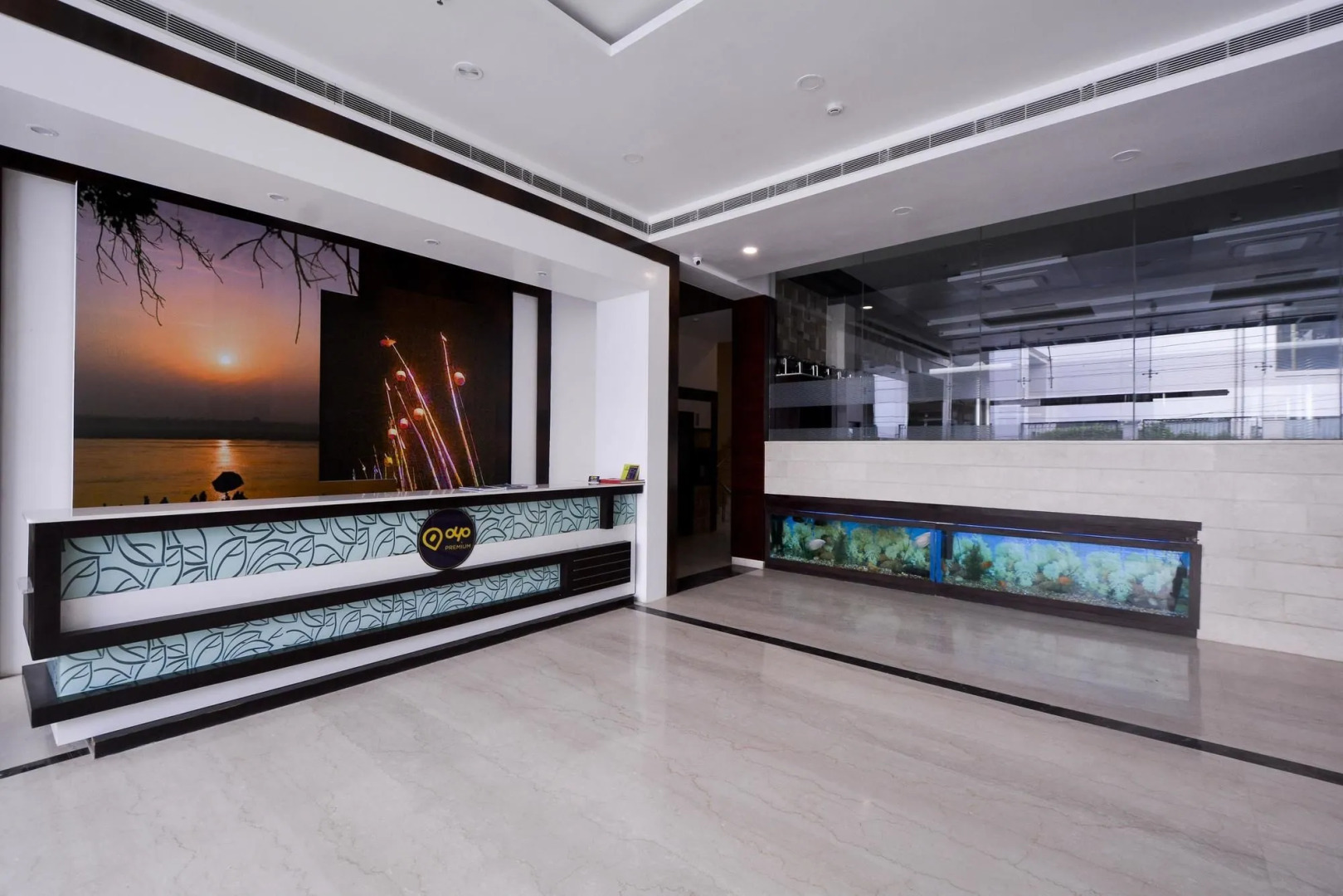 OYO Premium JHV Mall Cantonment