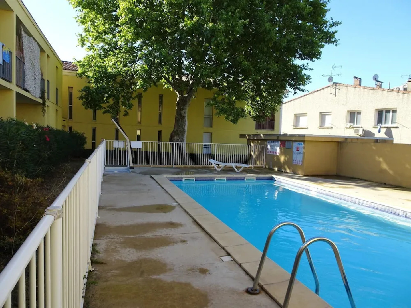 Apartment With 2 Bedrooms in Aigues-mortes, With Pool Access, Enclosed