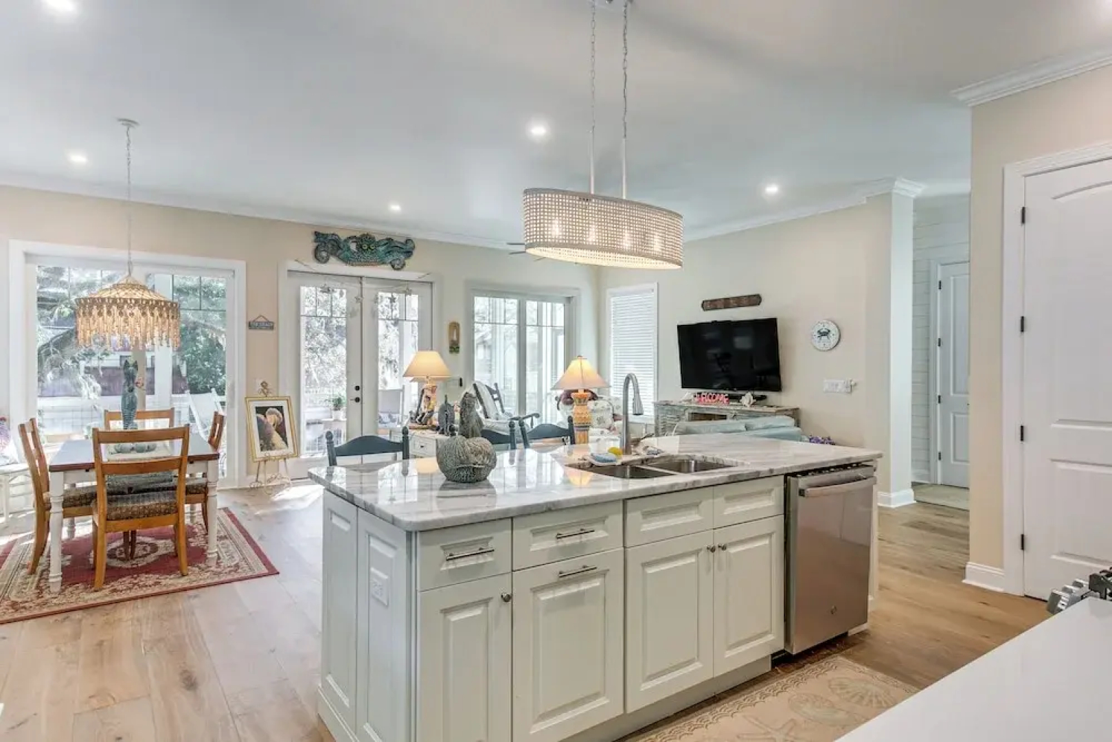 Walk to Public Beach: Hideaway in St Simons Island
