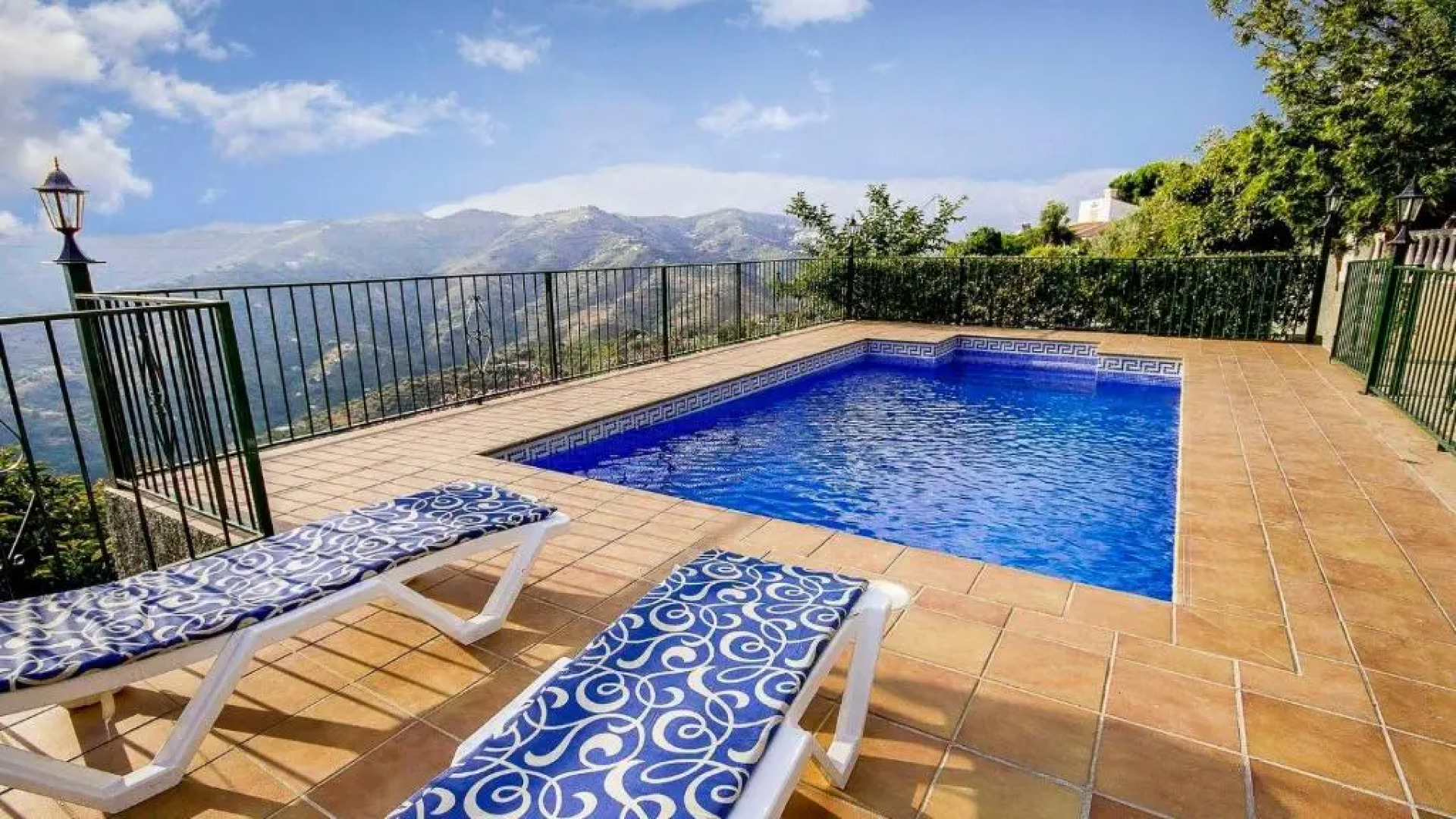 Casa Las Olivas Sayalonga by Ruralidays