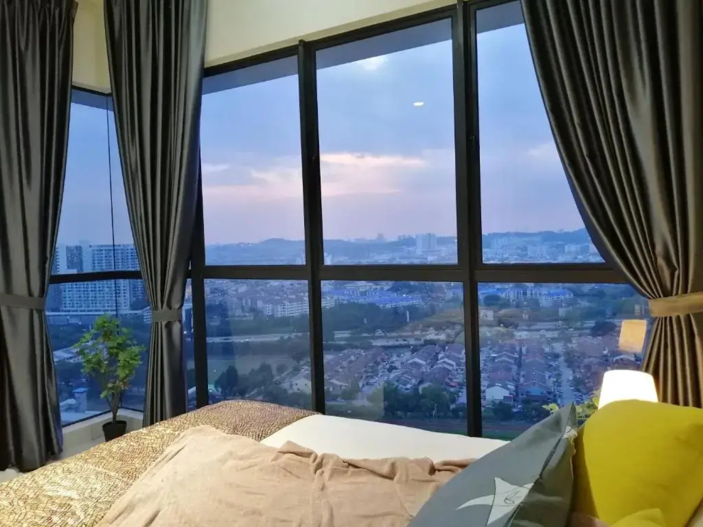 Lovely Mines Astetica Lake View Seri Kembangan 2BR