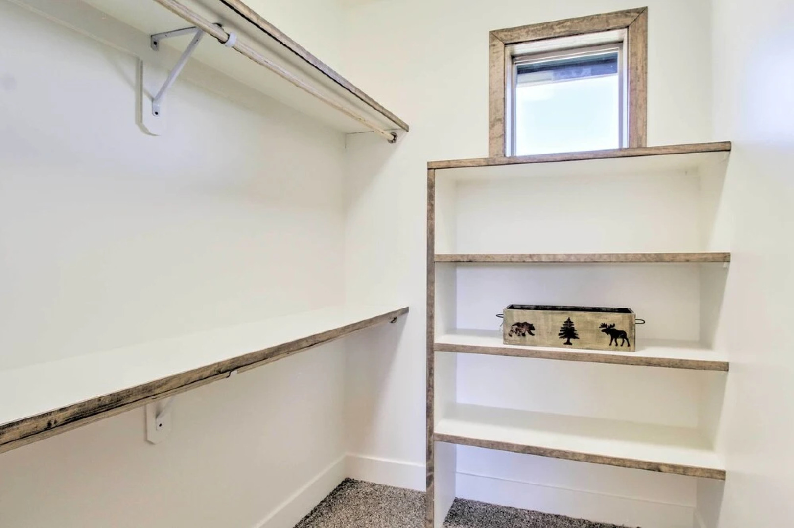 Show Low Cabin w/ Deck, Near Golfing & Hiking!