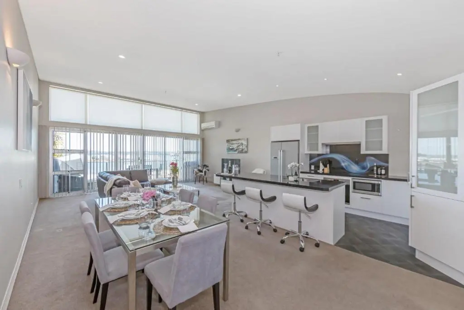 Luxury 3Br, 1.5 Bath Penthouse With Fabulous Views