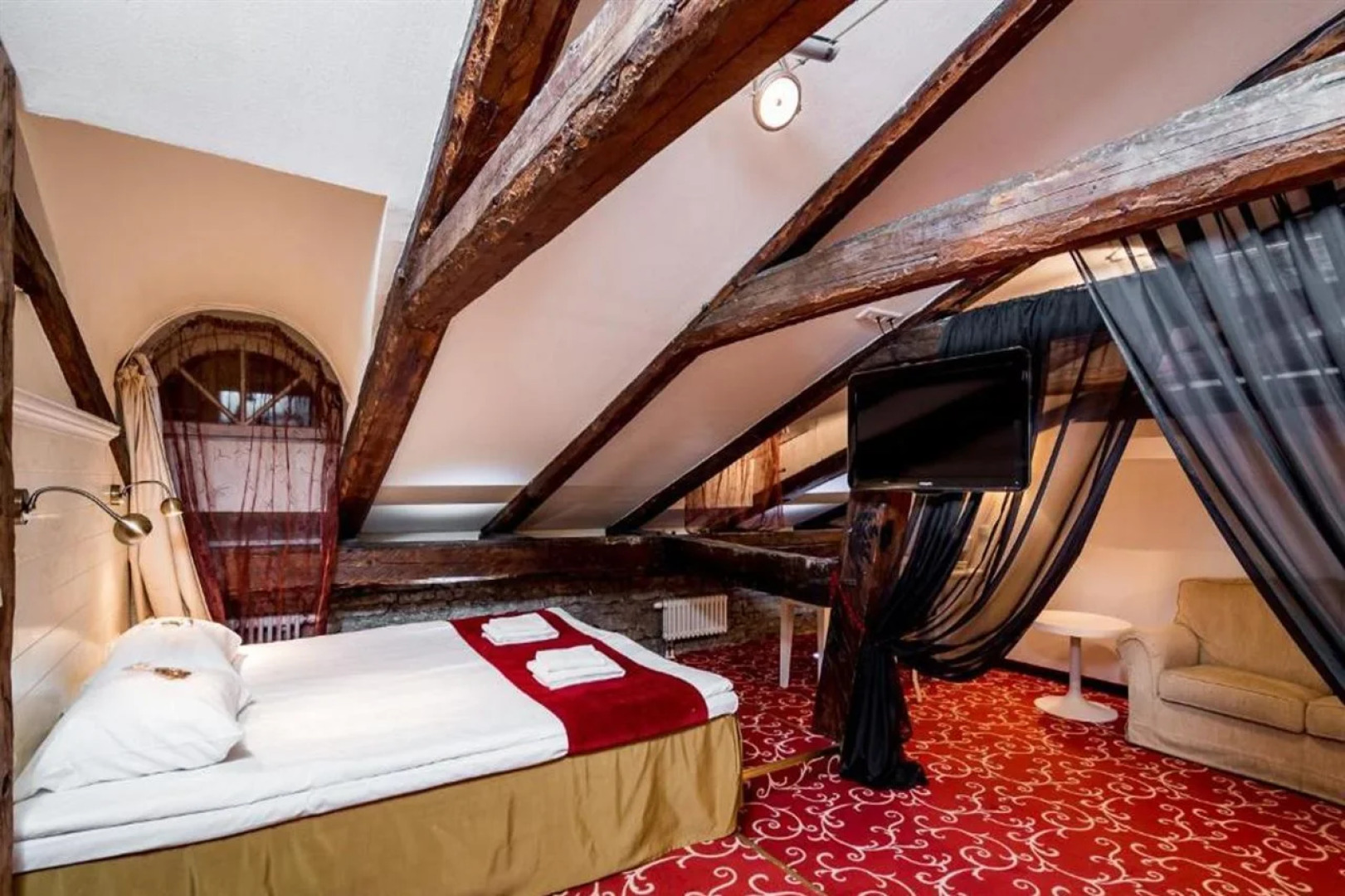 Отель Meriton Old Town Garden