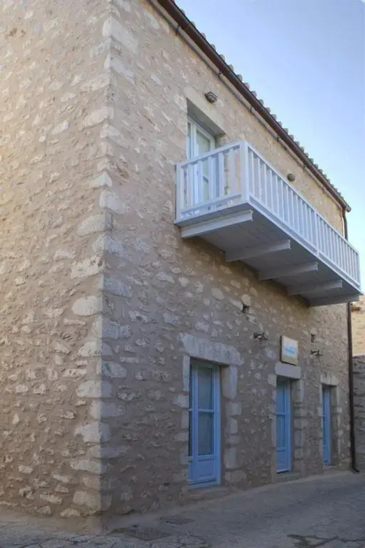 To Karavi Guesthouse