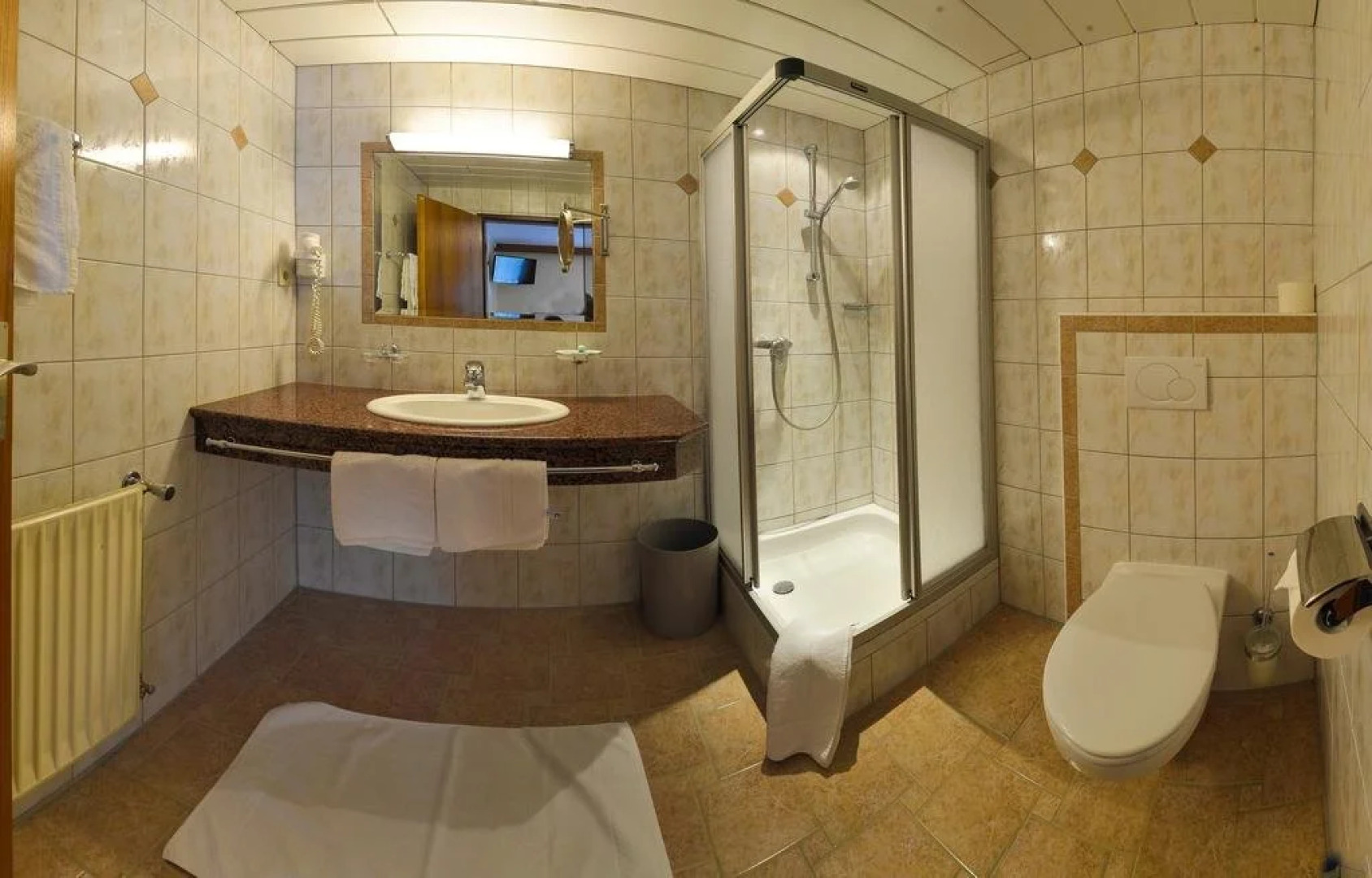 Hotel Vier - Studios & Restaurant