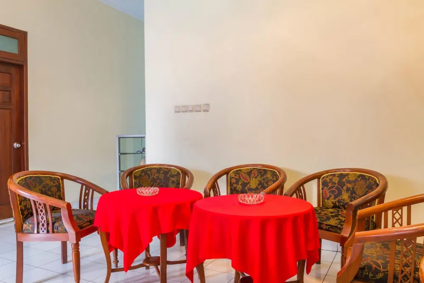 Reddoorz Near Grage City Mall 2