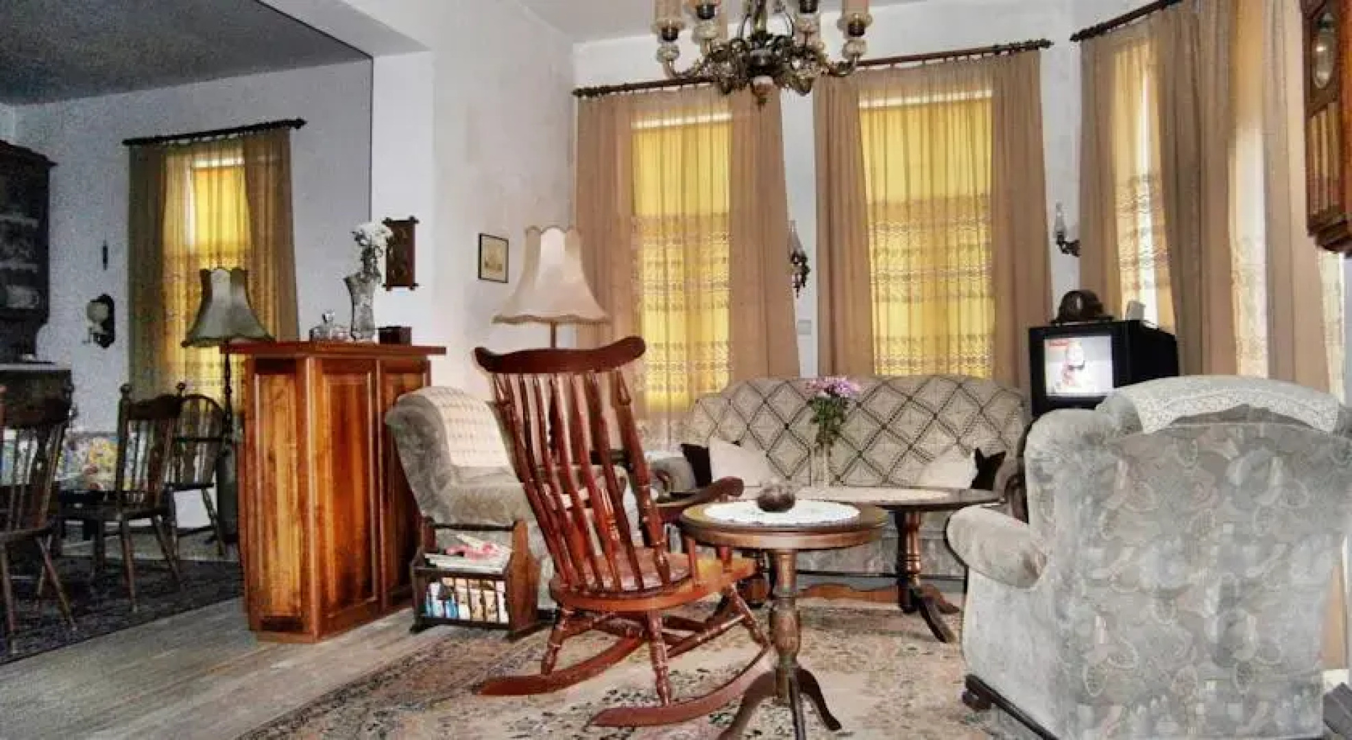 Retro - 19th Century Guest House