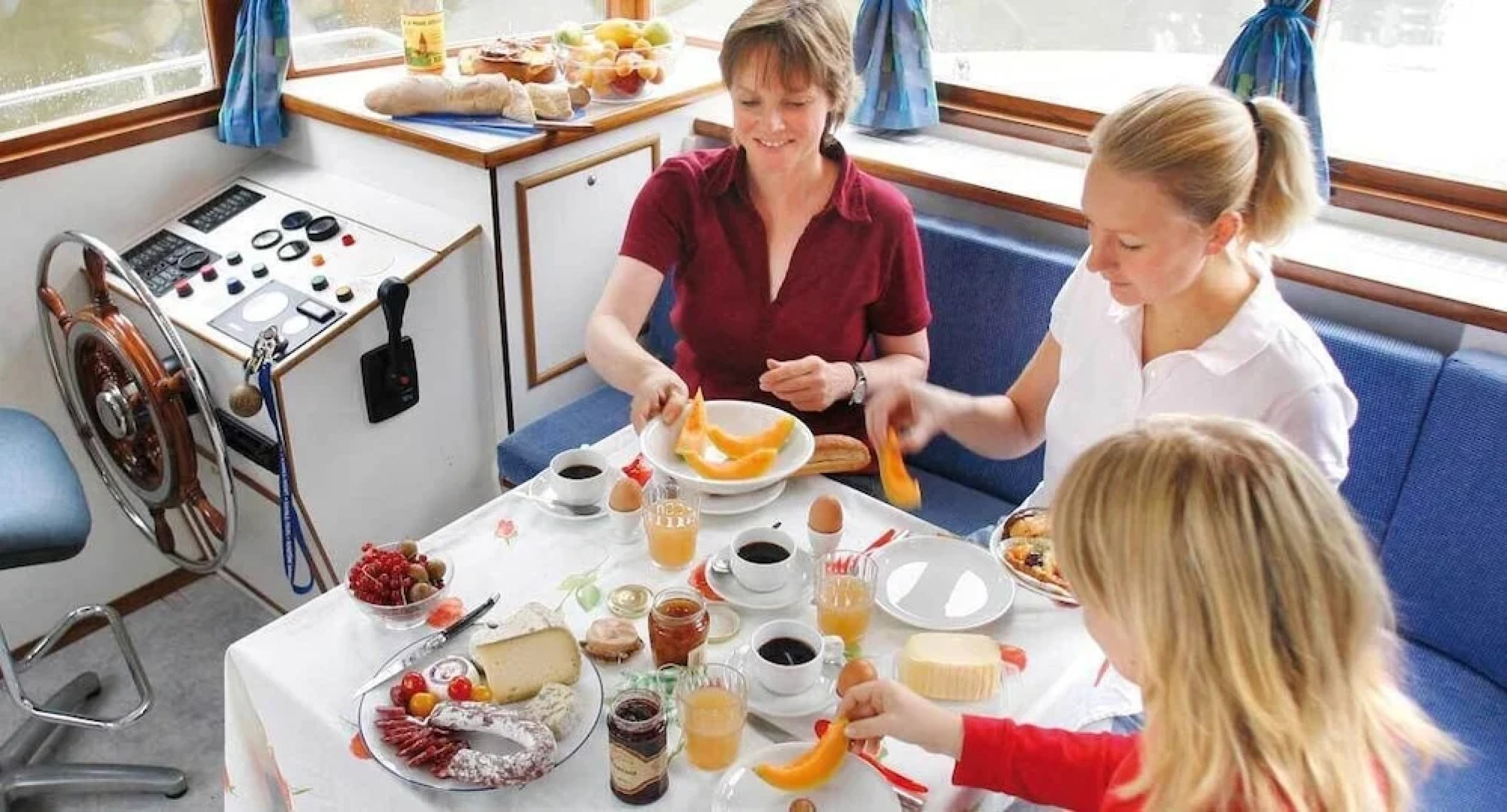 Boats & Yachts at Zehdenick Harbor by Kuhnle‑Tours