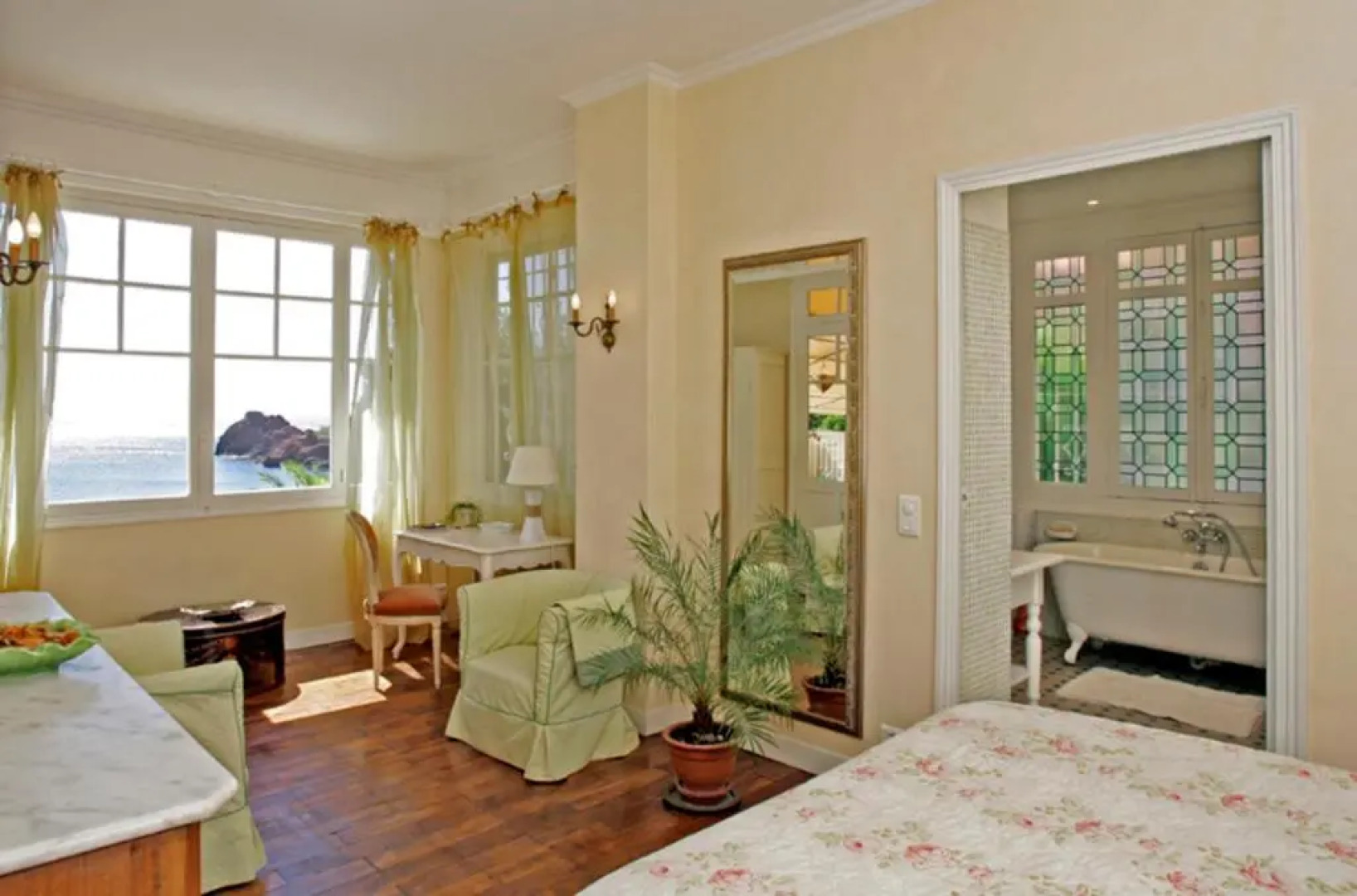 Villa With Private Beach - Villa Lou Cade