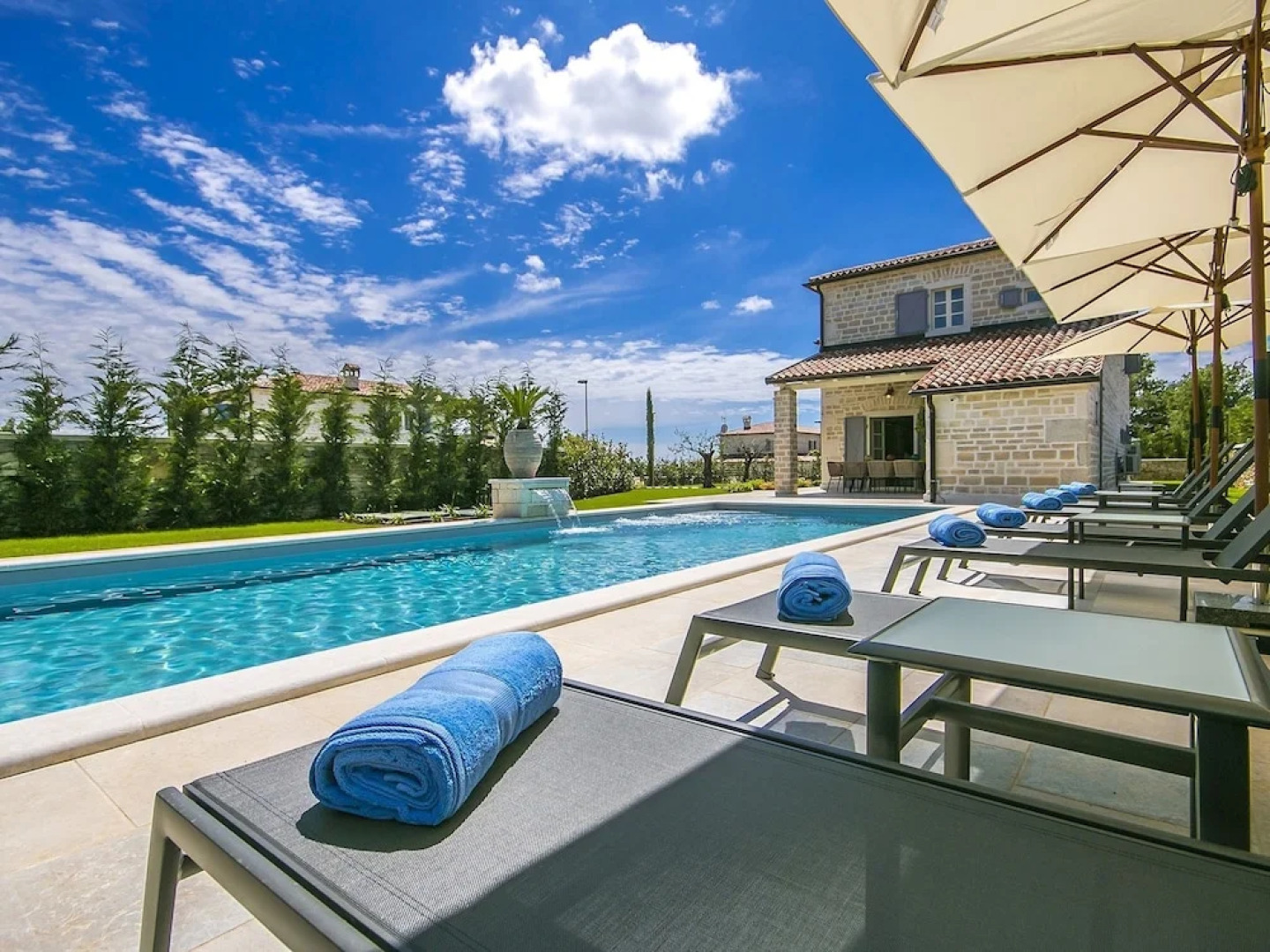 Plushy Villa in Ladici With Pool and Whirlpool