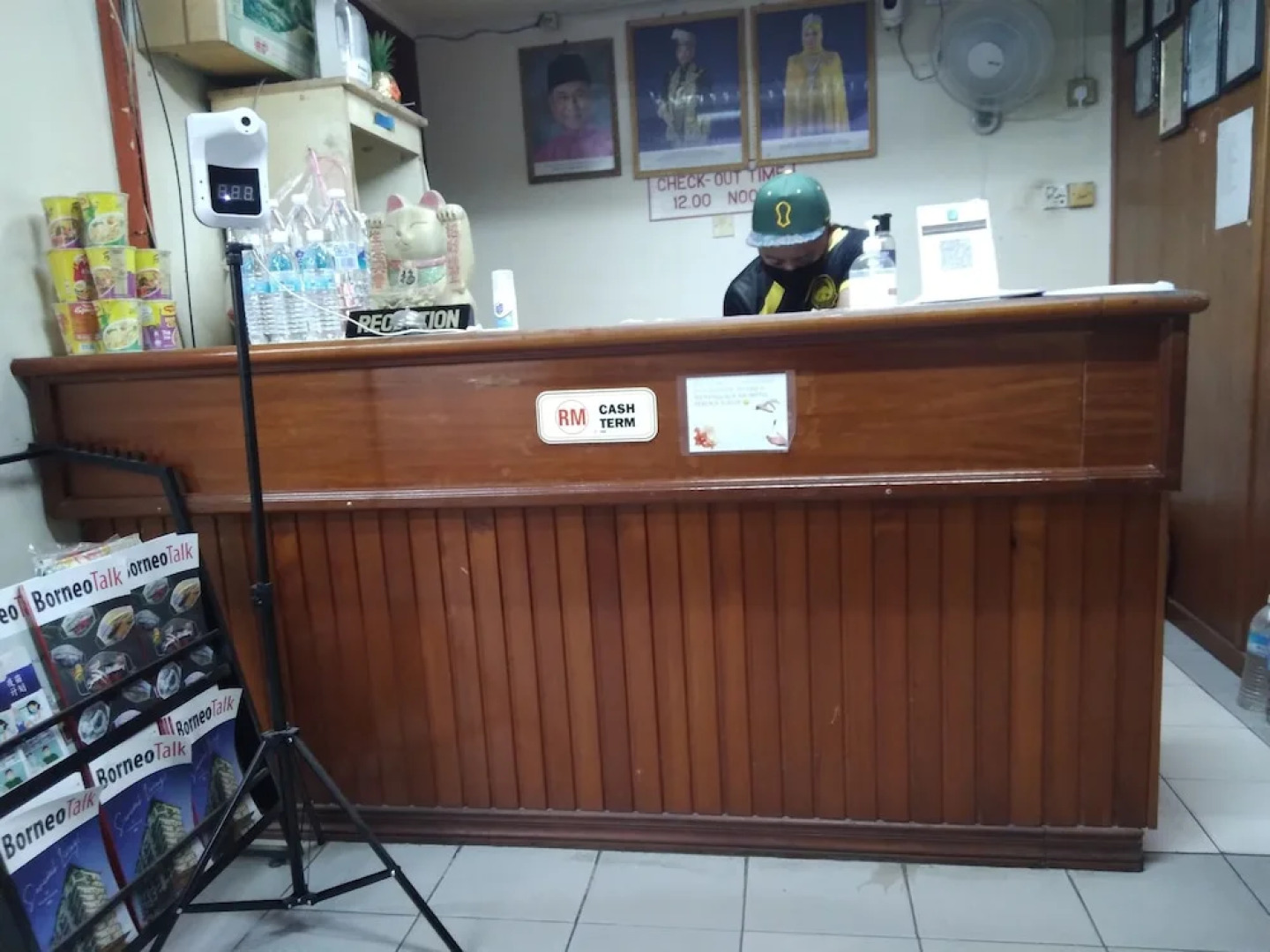 OYO 90376 Centre Point Hotel