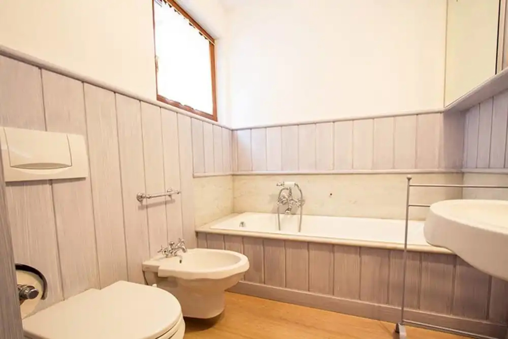 Authentic 3 bed Apartment With Amazing Lake Views