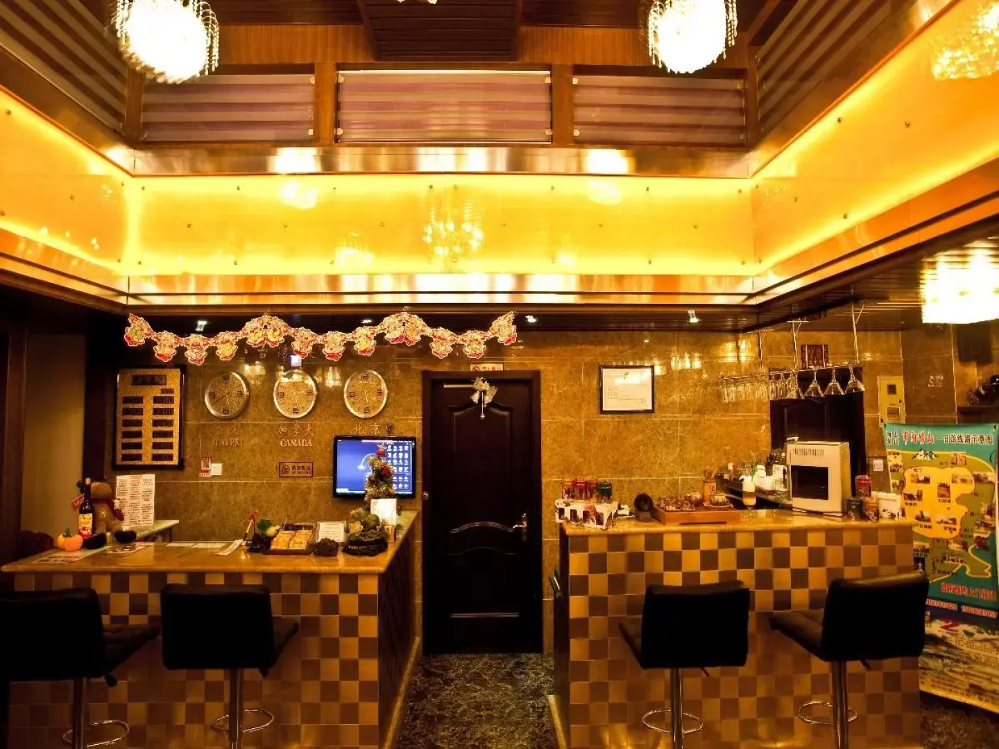 Qingdao Laiyinbao Business Hotel