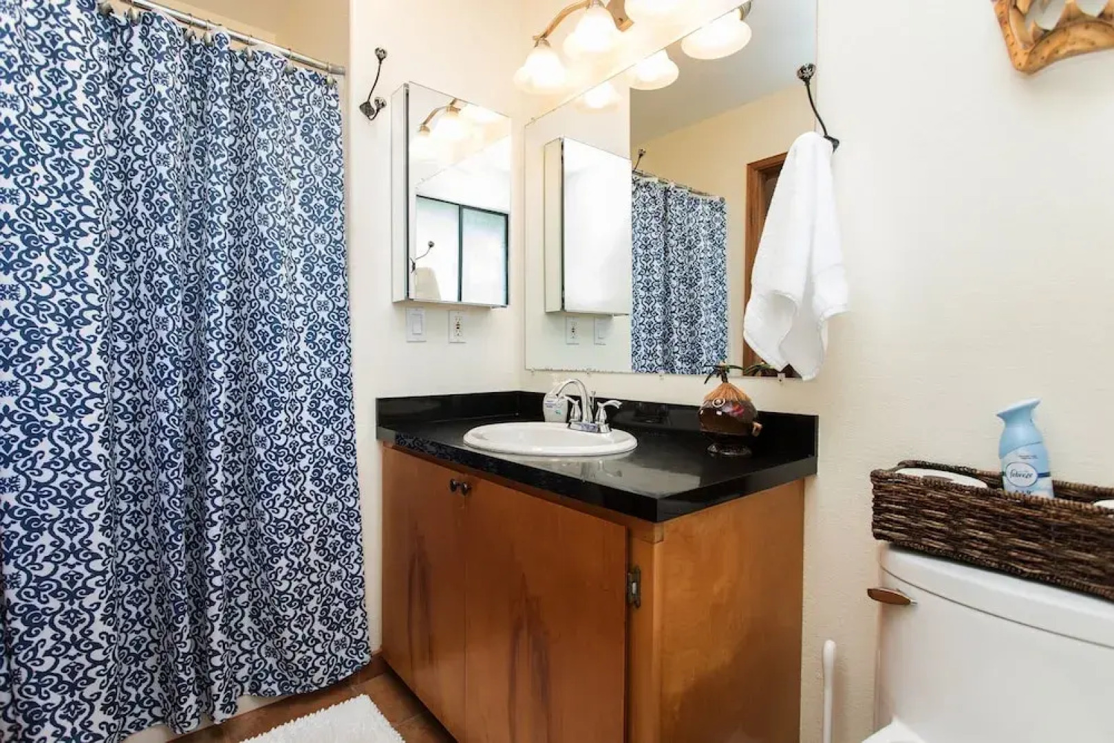 Hamakua Pukana La Hale 3 Bedroom Home by RedAwning