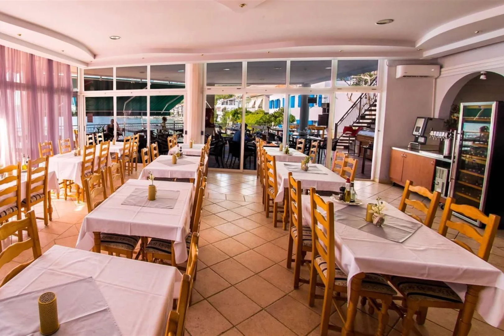 Beach Hotel Plaza